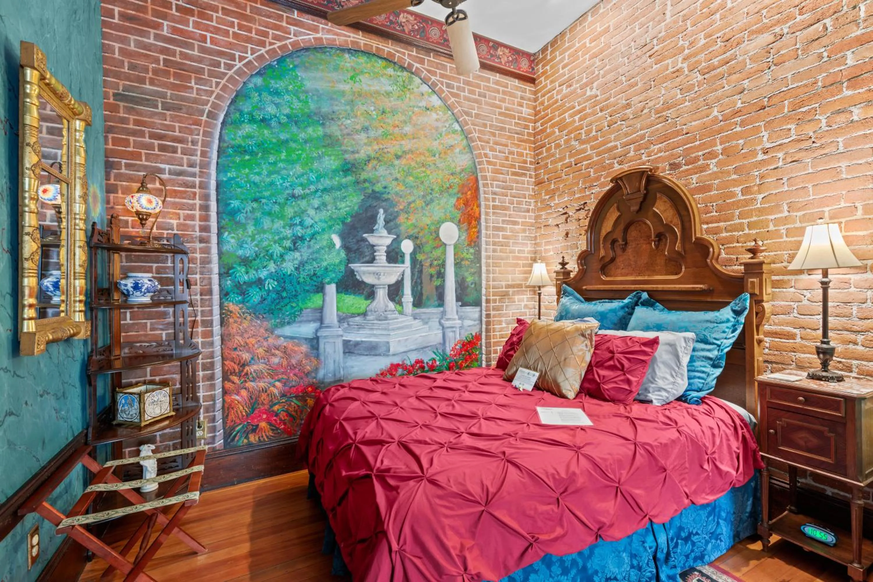 Bed in The Peerless Hotel