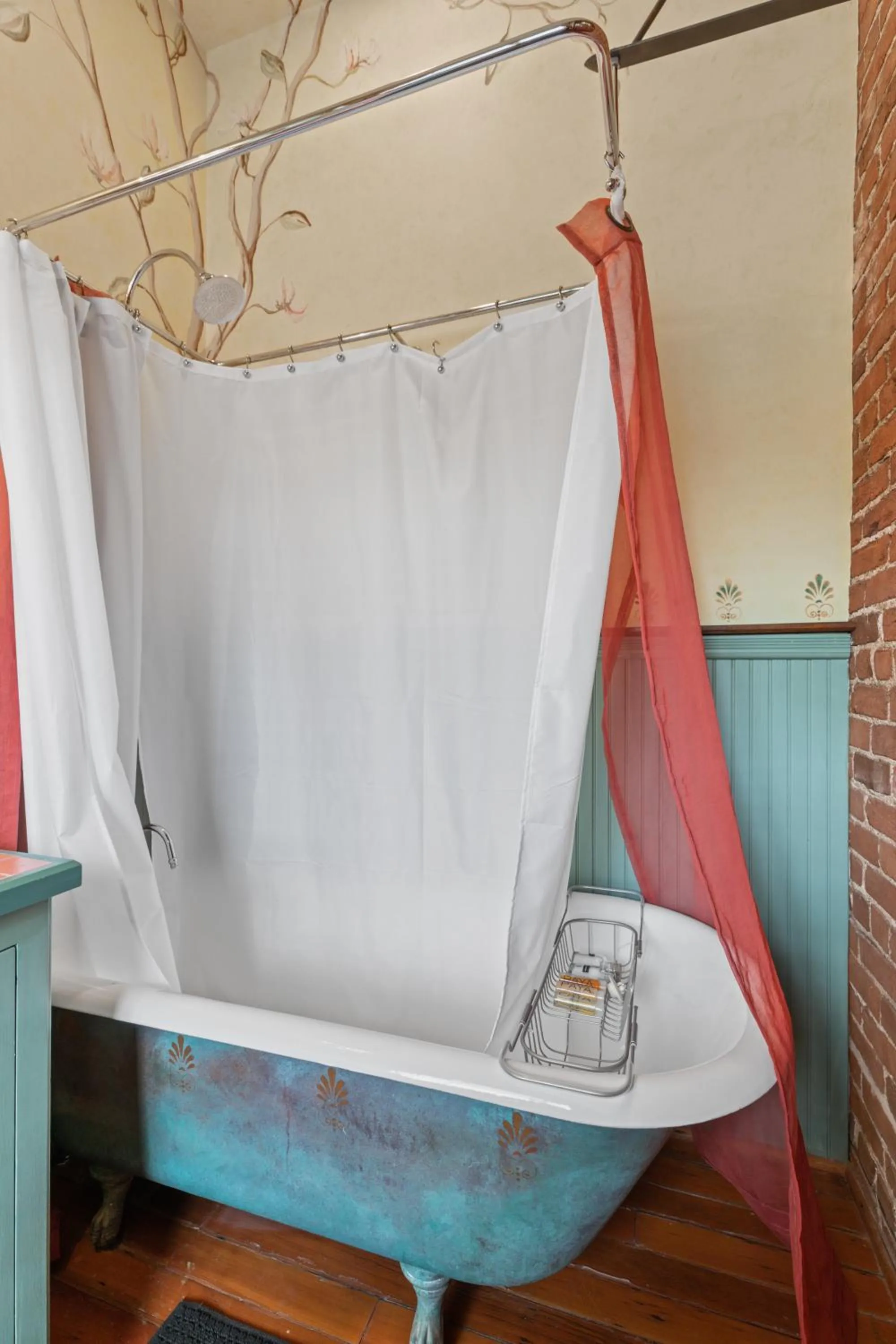 Bathroom in The Peerless Hotel