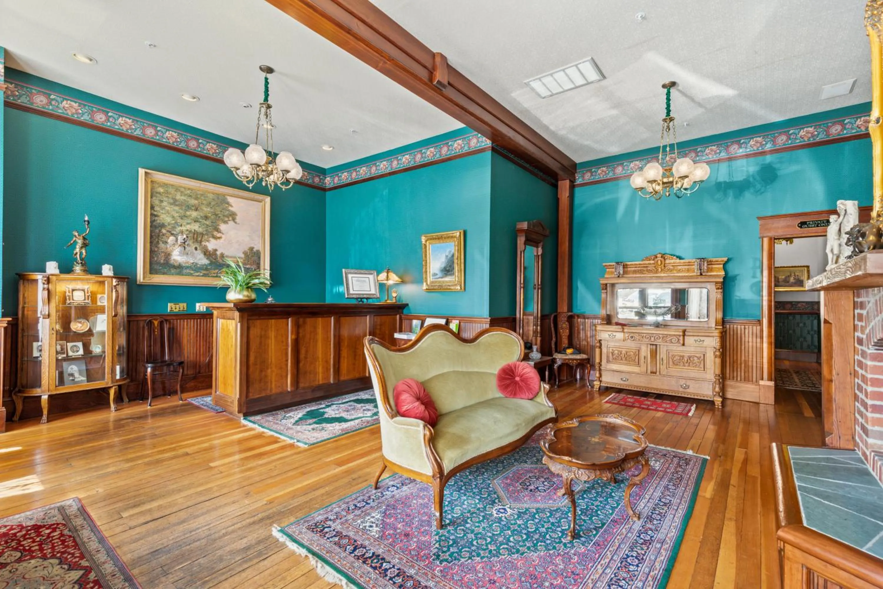 Lobby or reception in The Peerless Hotel