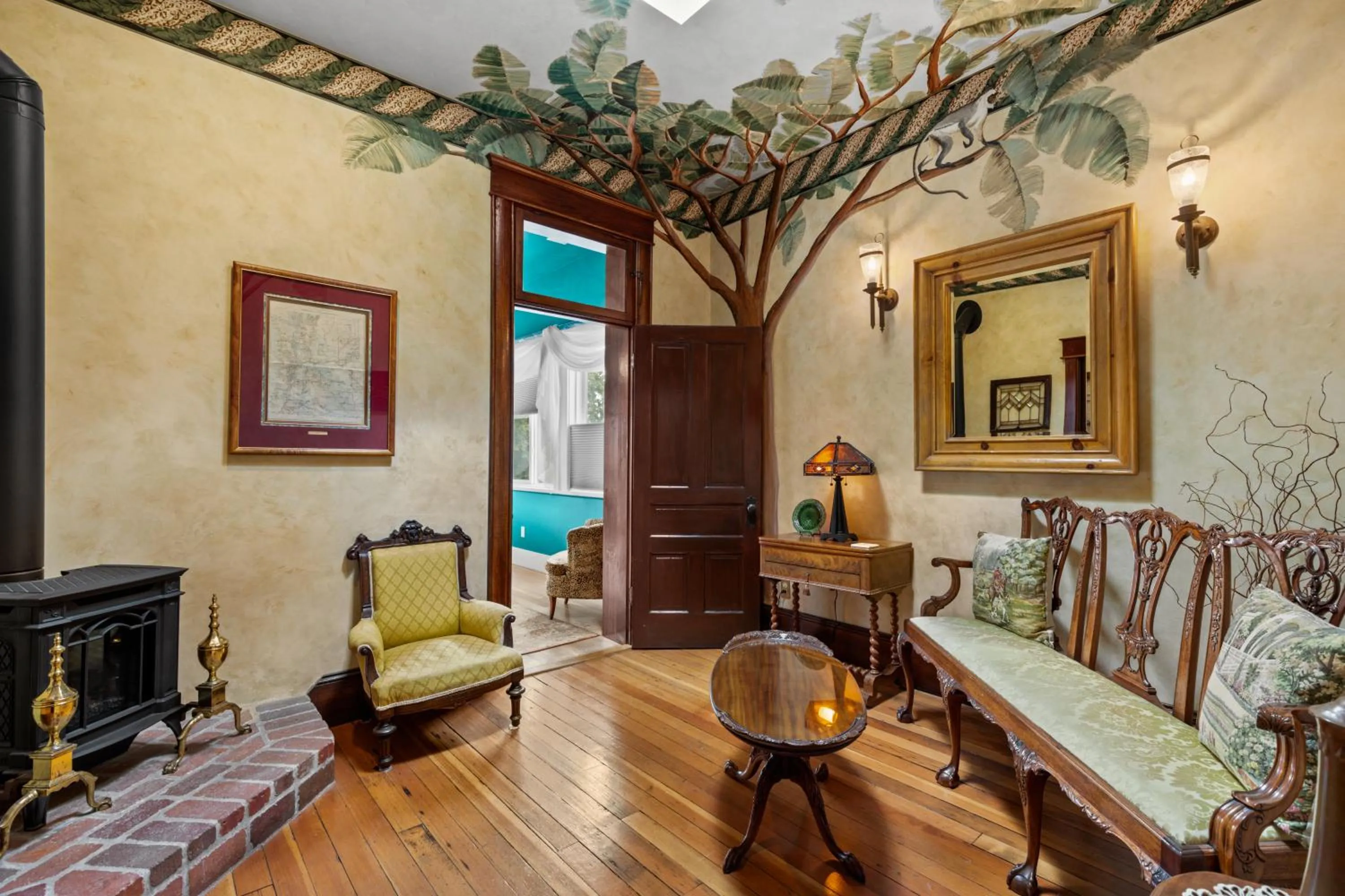 Living room in The Peerless Hotel