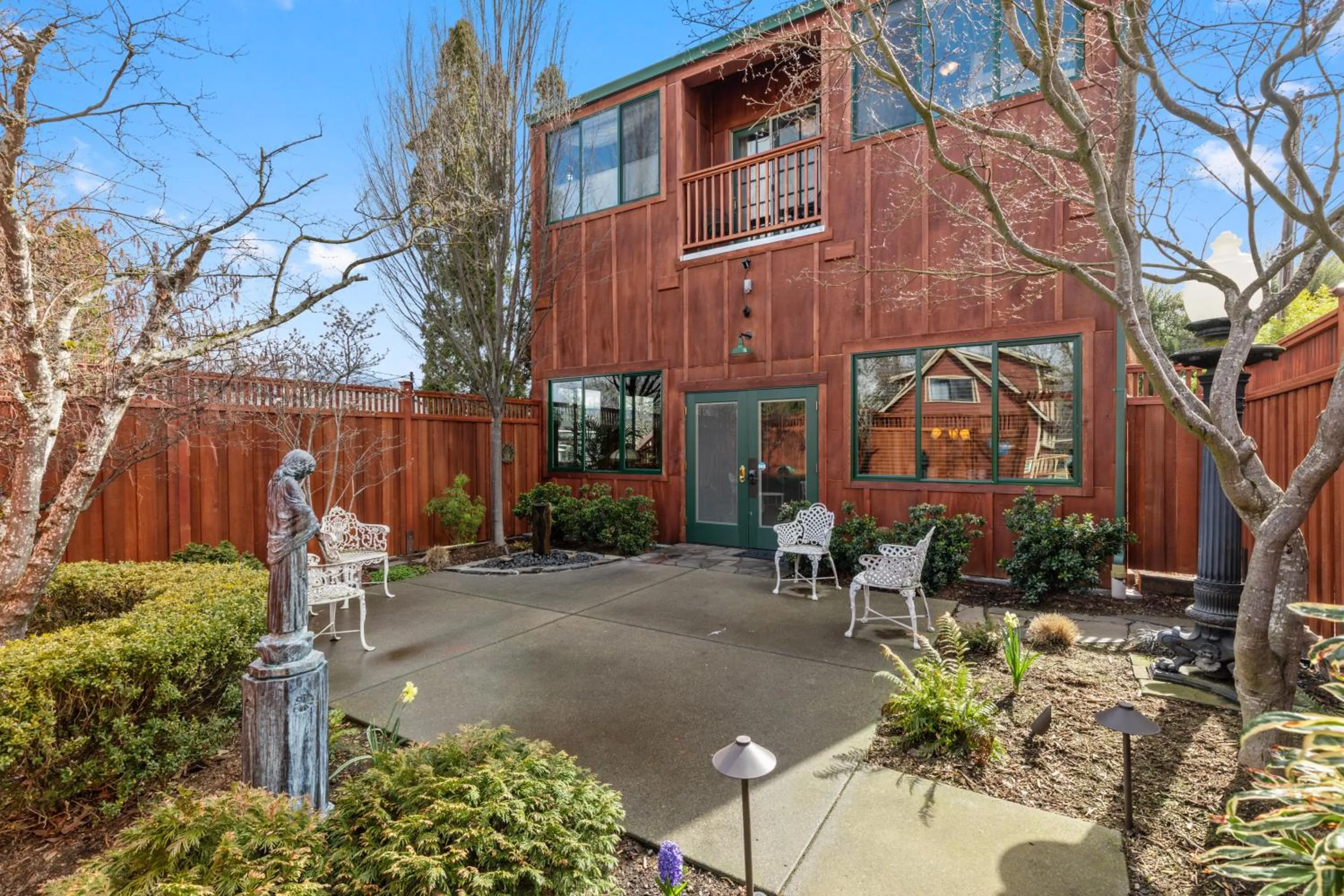 Property building in The Peerless Hotel