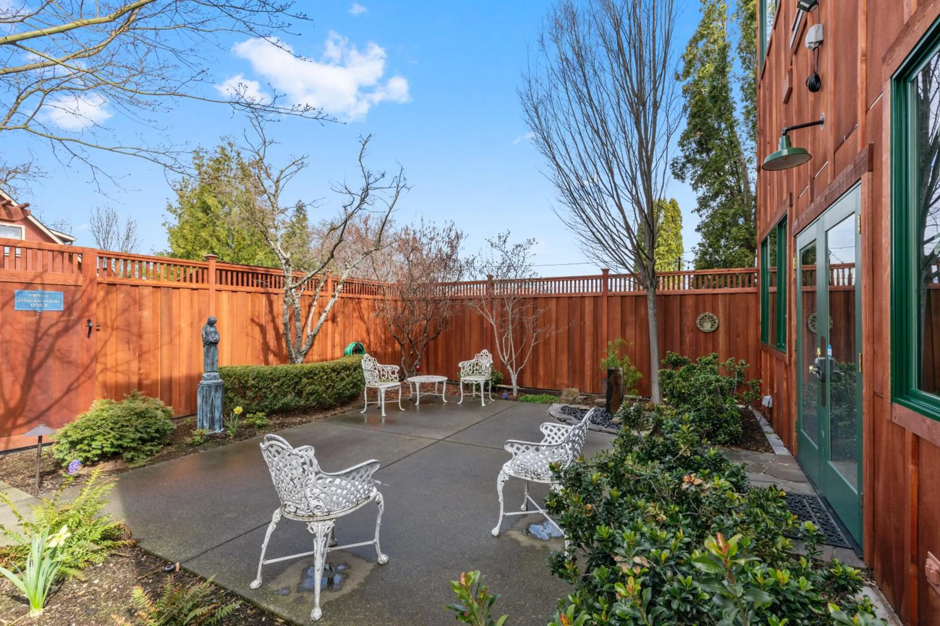 Property building in The Peerless Hotel