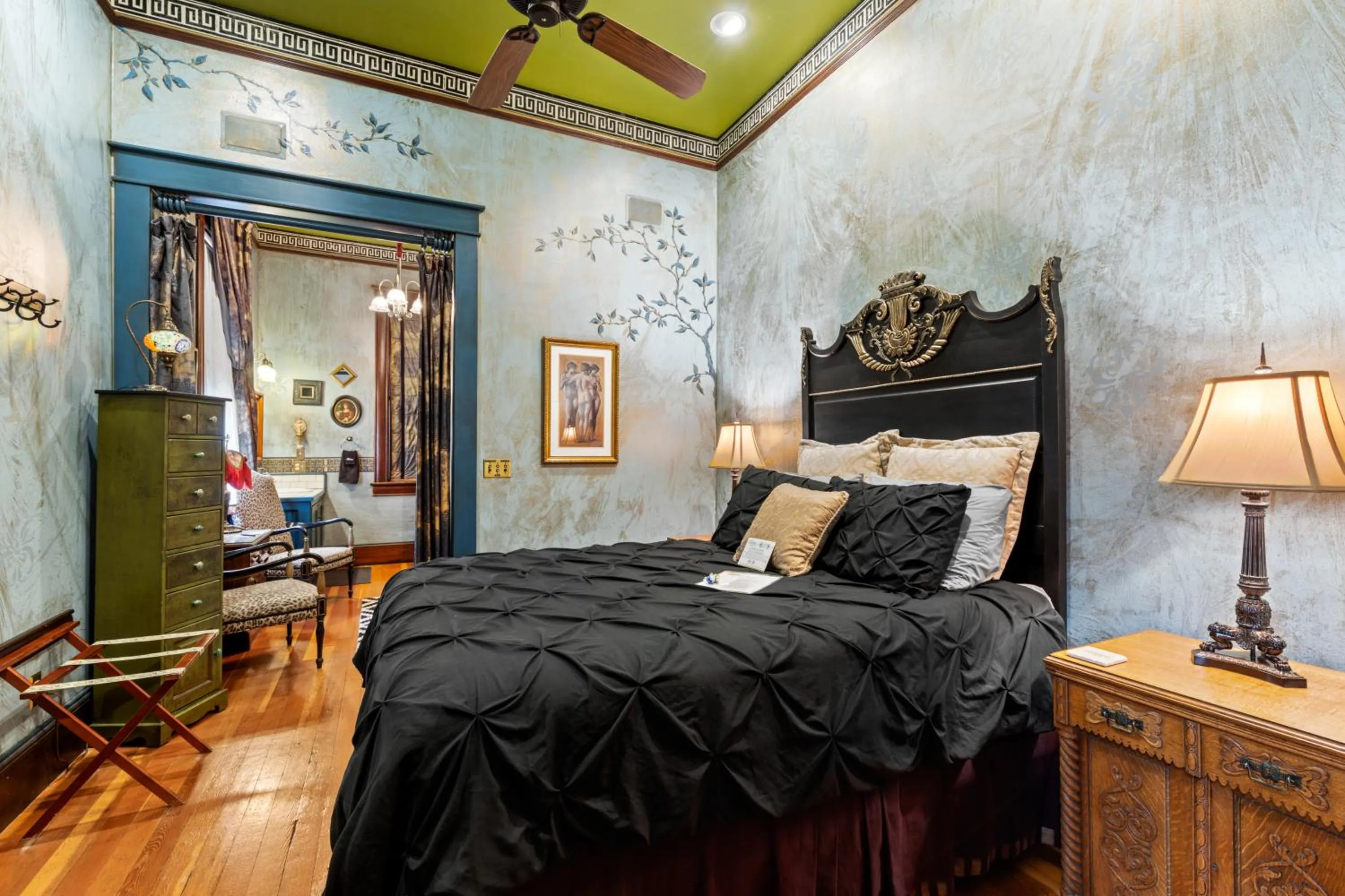 Bed in The Peerless Hotel