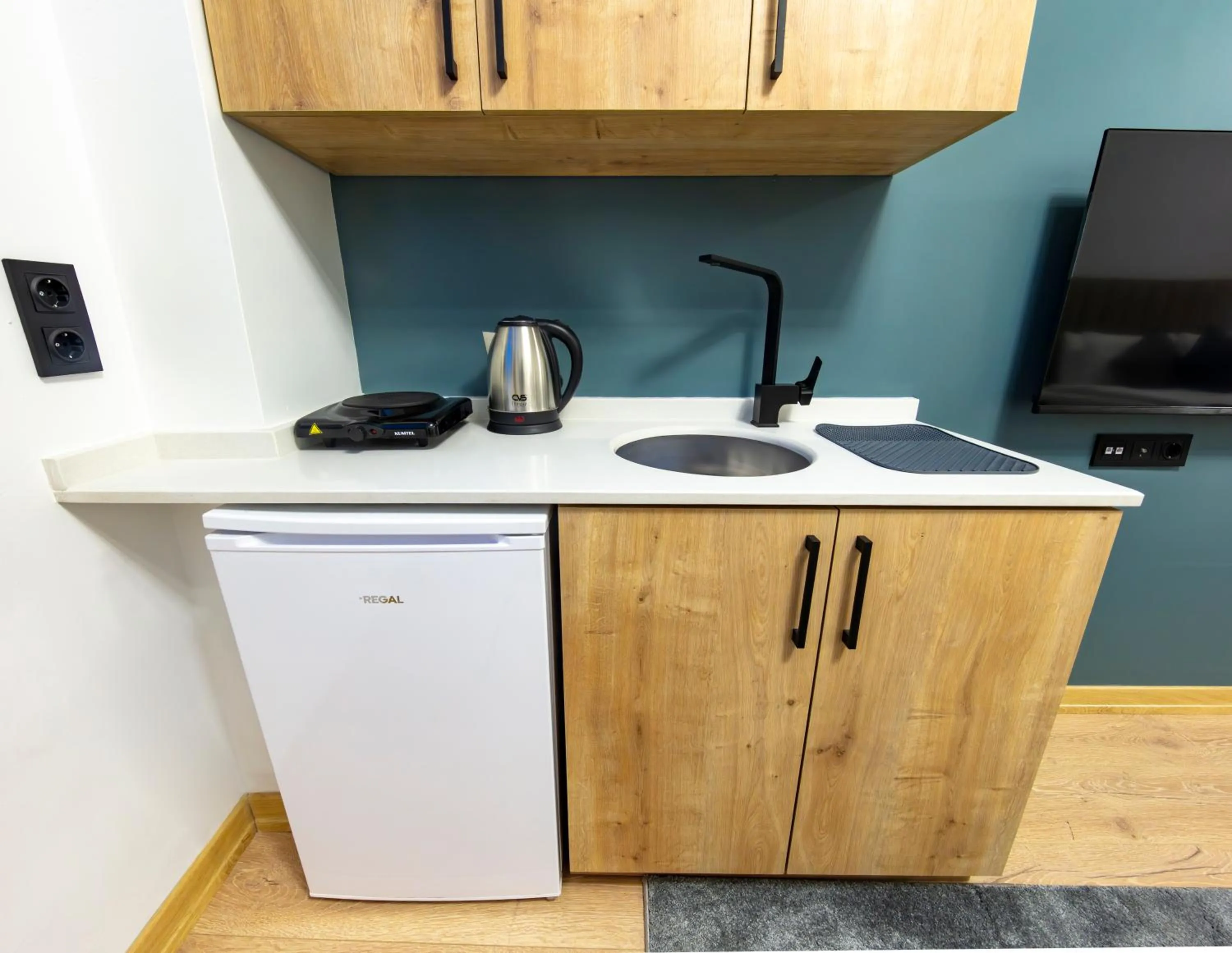 Coffee/tea facilities in Mia Mia Suites