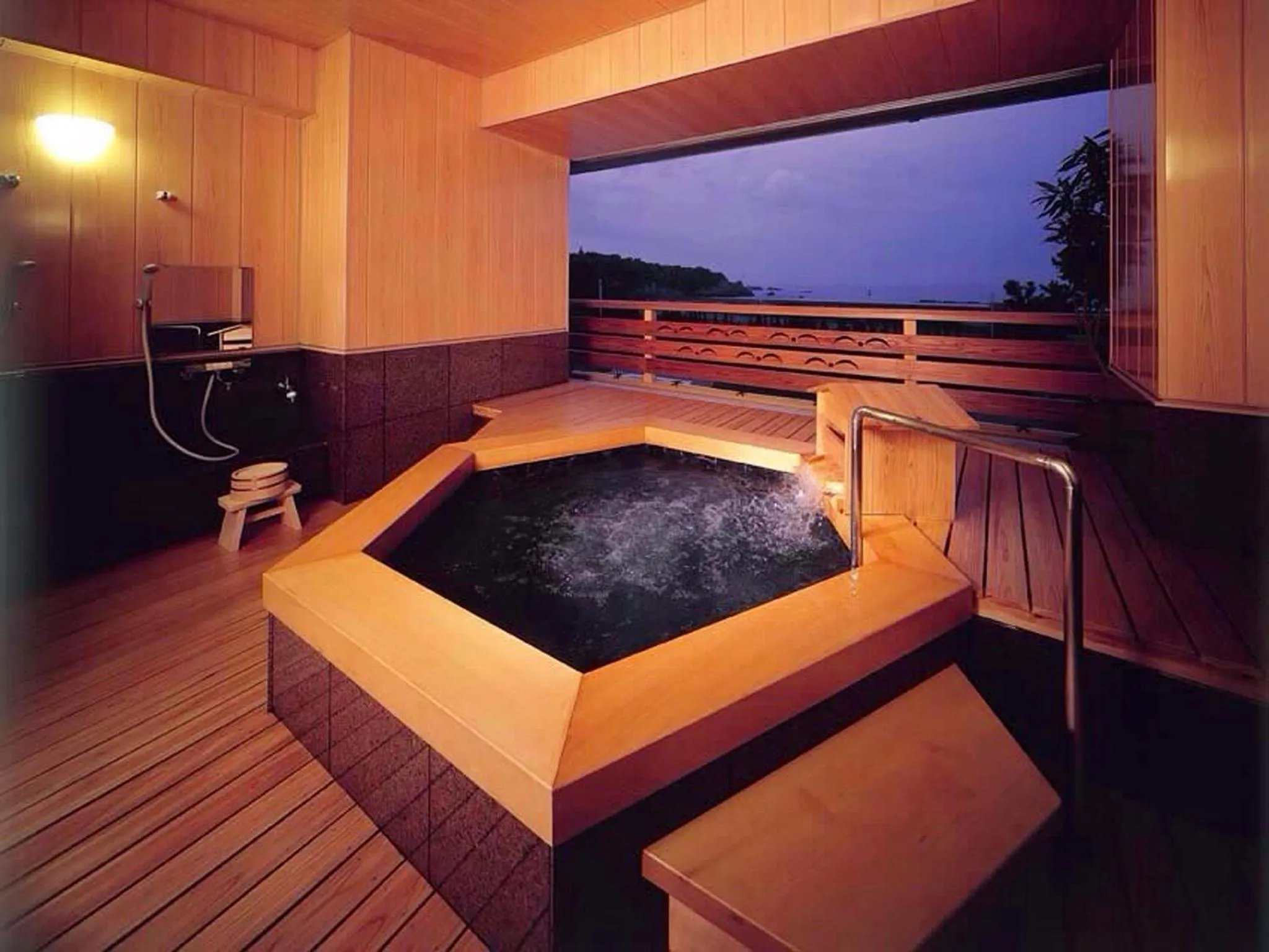 Hot Spring Bath in Michishio