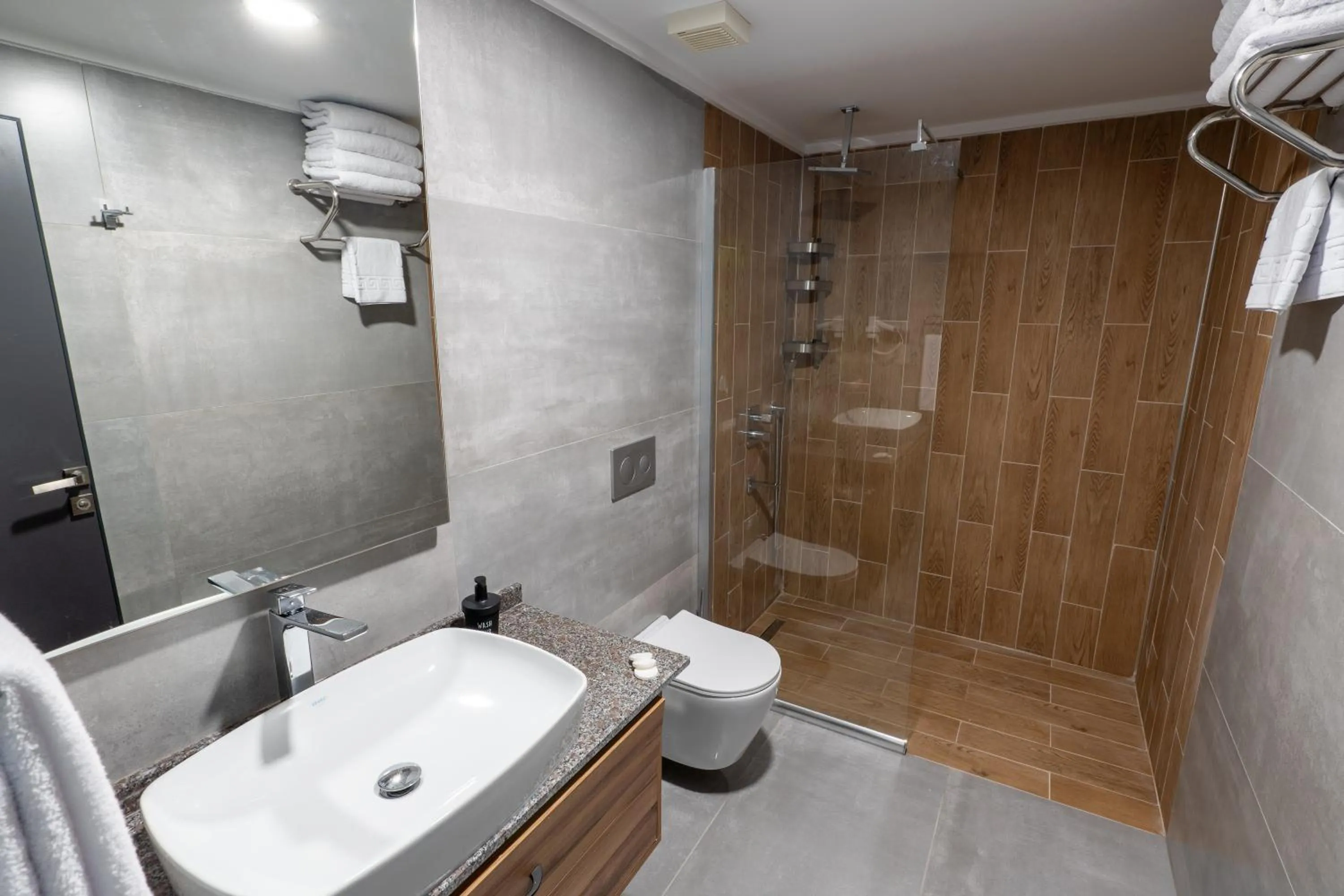 Shower in Yusufhan Suites
