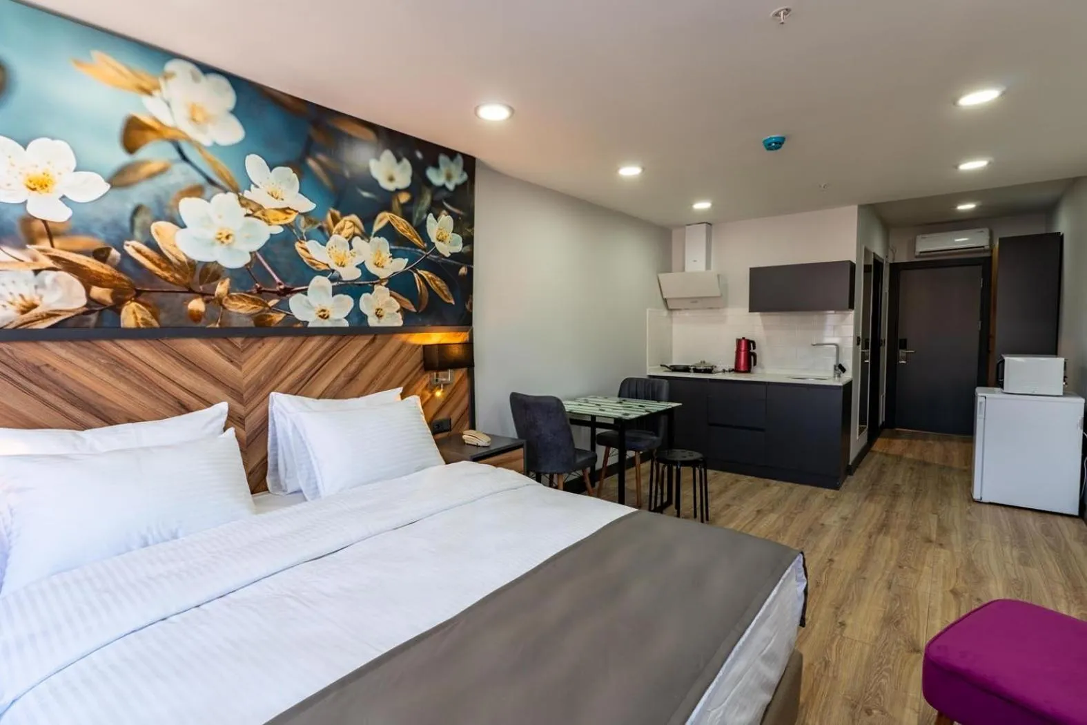 kitchen, Bed in Yusufhan Suites