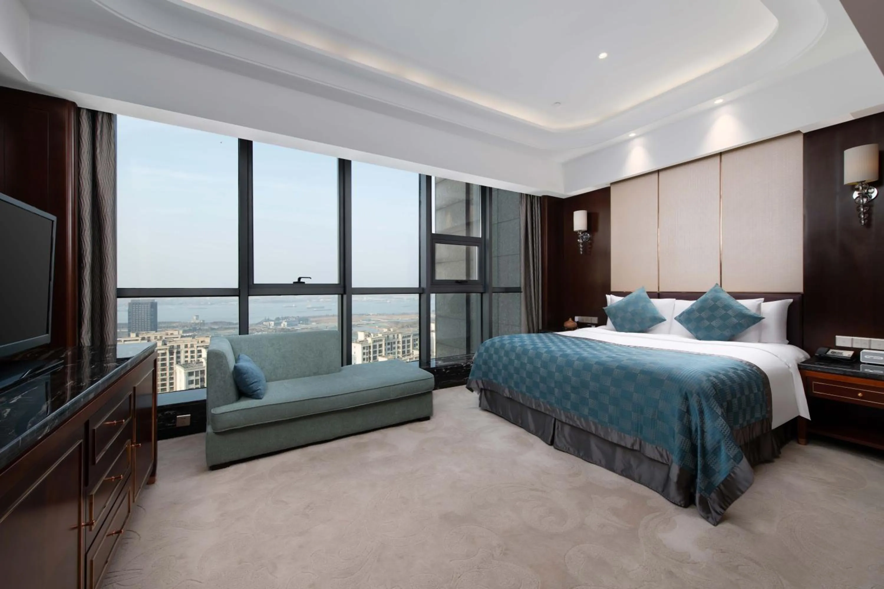 Bedroom, Bed in Wyndham Grand Plaza Royale Changsheng Jiangyin