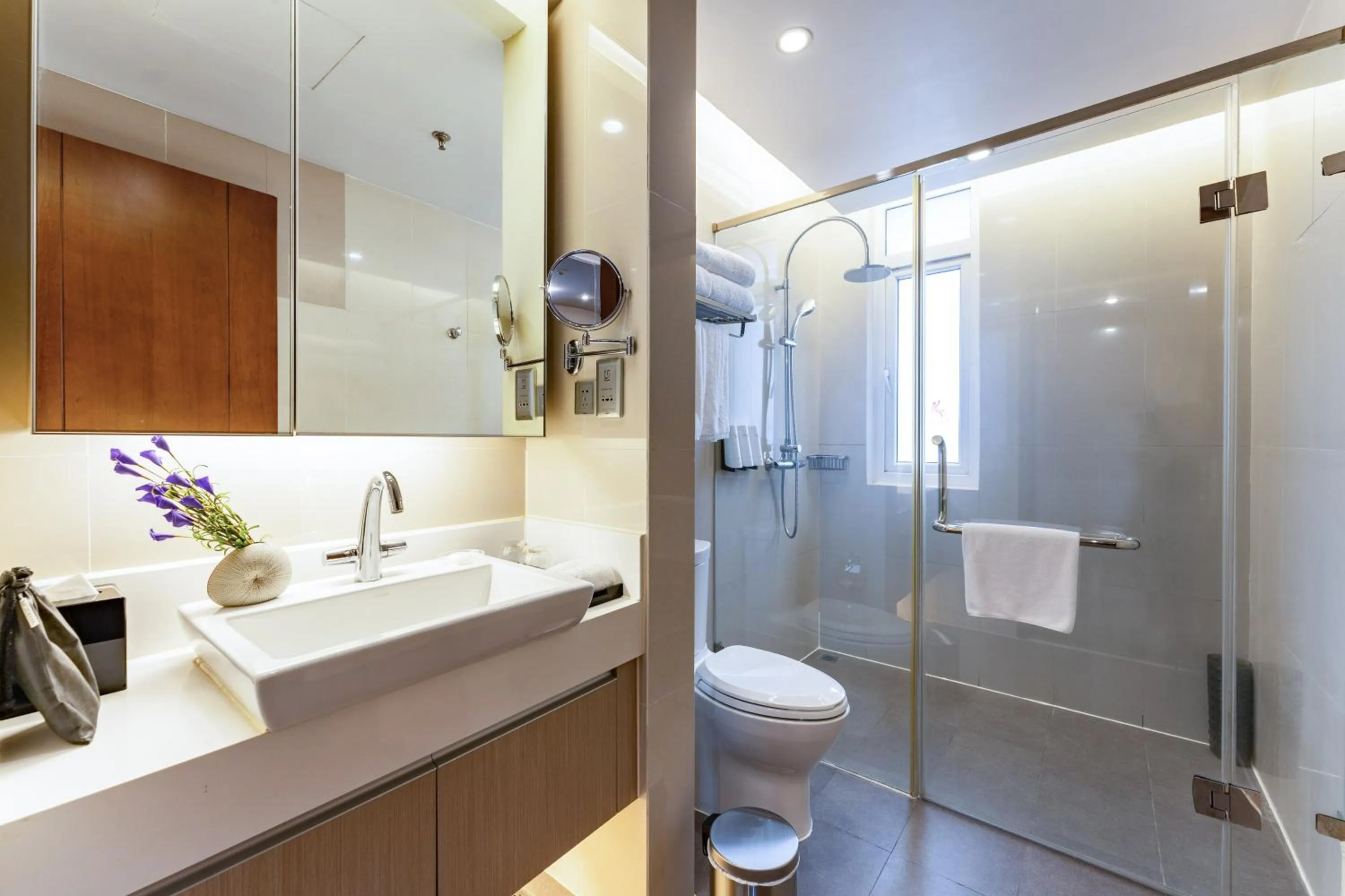 Toilet in Modena by Fraser Zhuankou Wuhan