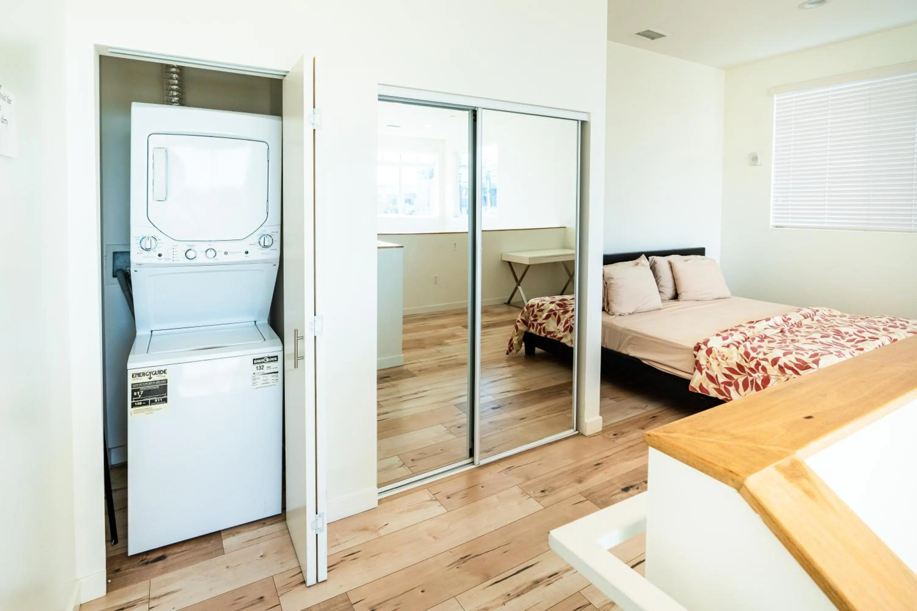 dryer, Bed in Hollywood 3Bedrooms Stylish Loft with 2 Parking