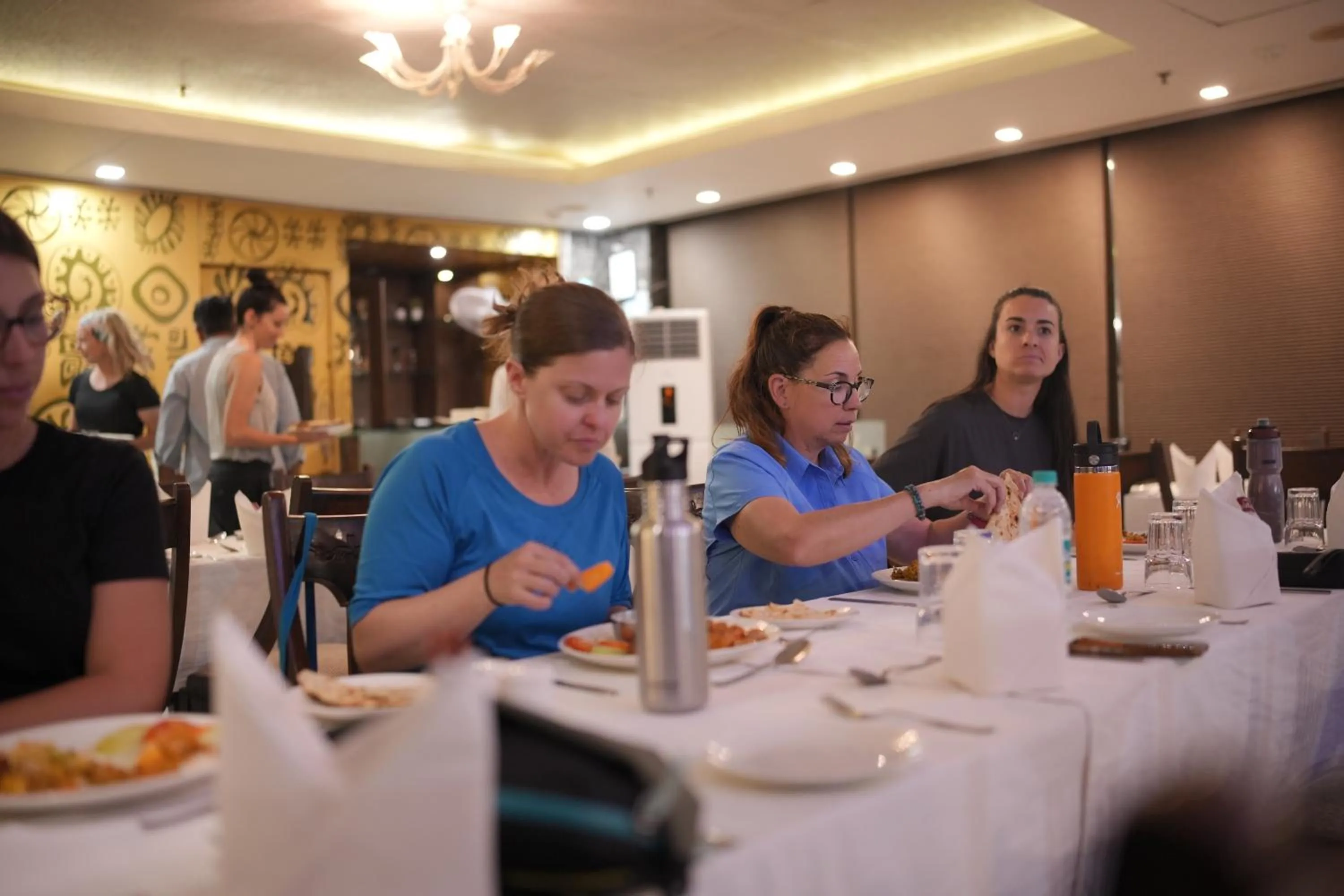 Restaurant/places to eat in Hotel Atulyaa Taj