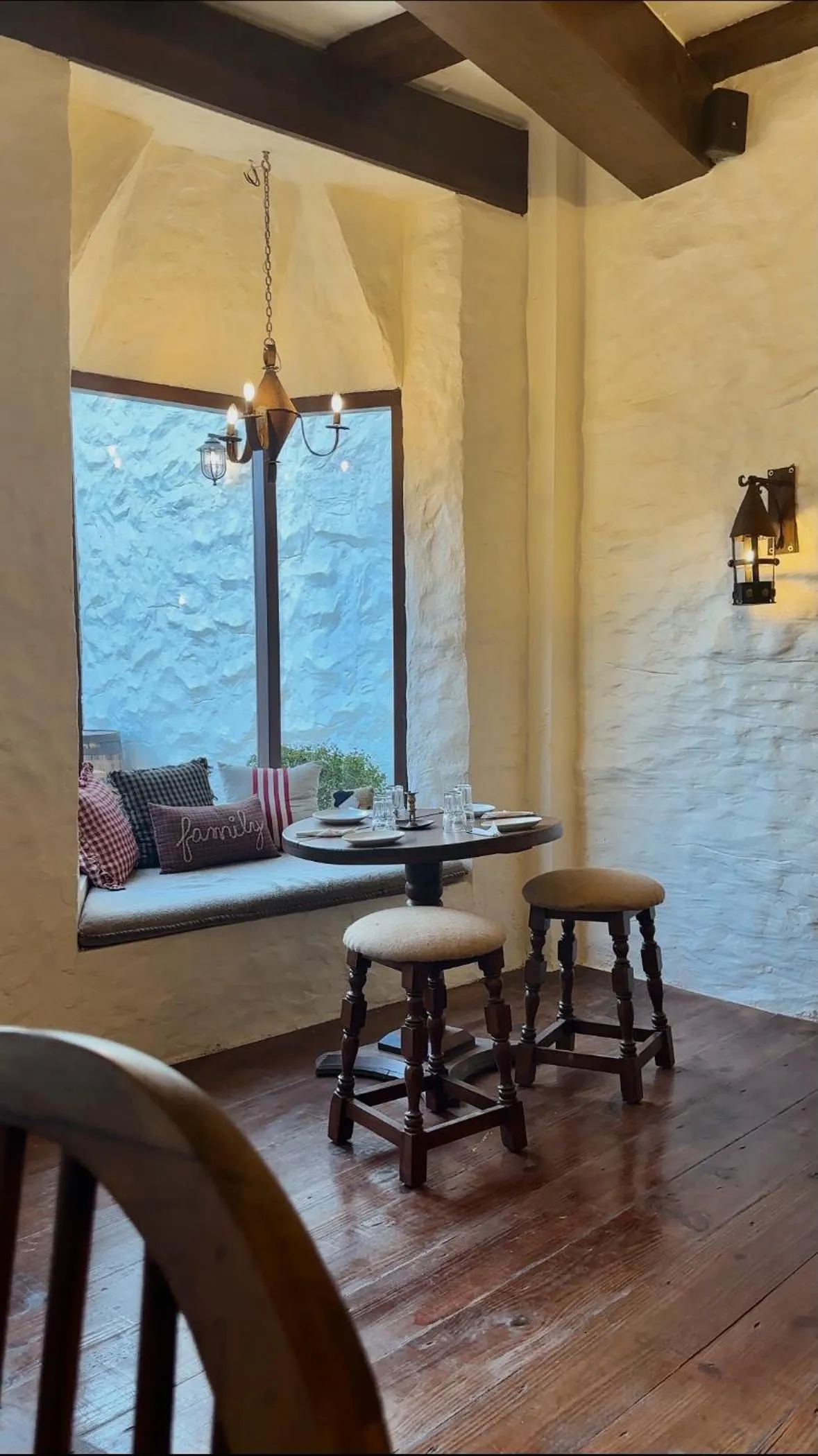 Restaurant/places to eat in Hotel Atulyaa Taj