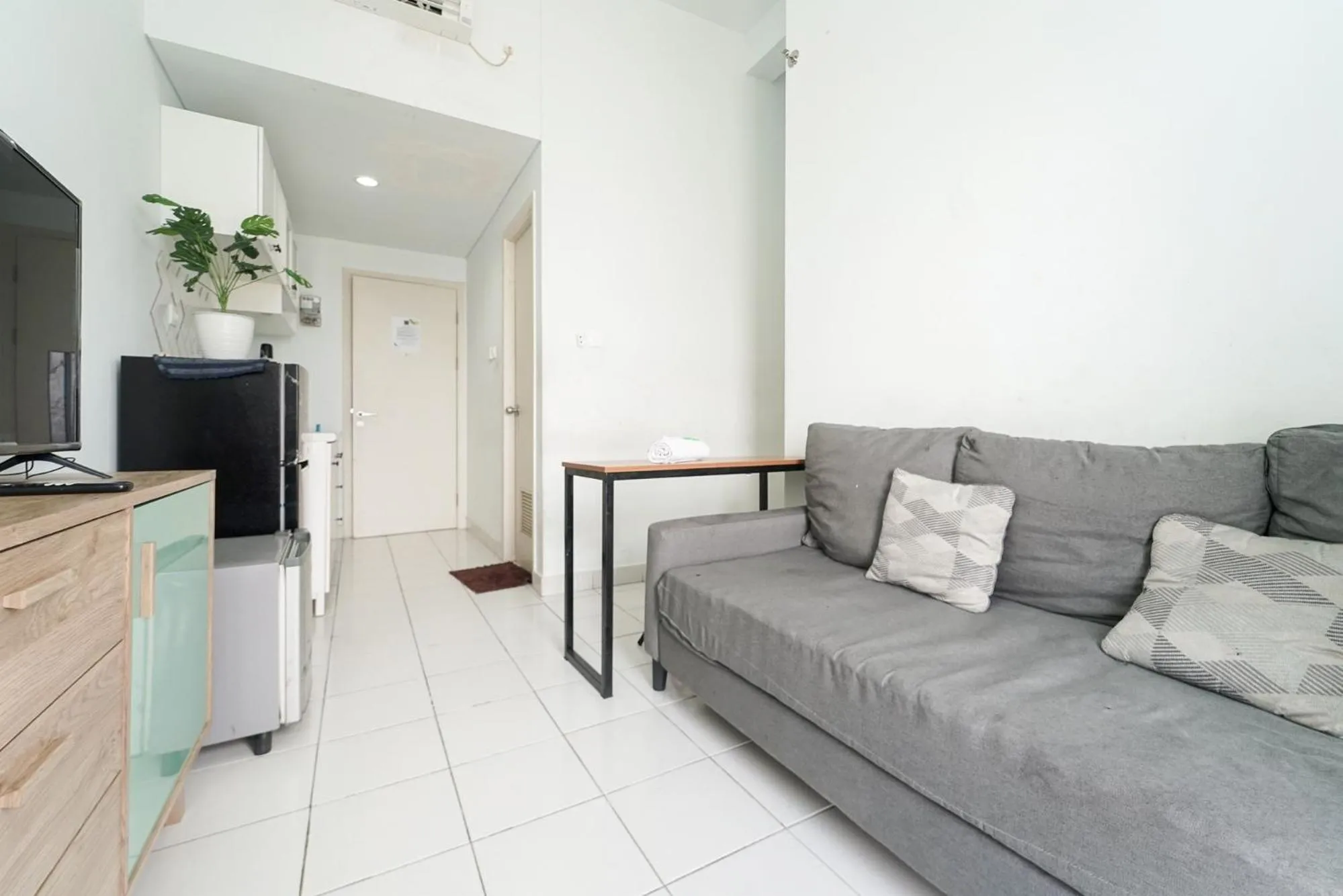 TV and multimedia in RedLiving Apartemen Patra Land Urbano - Happy Rooms Tower Mid-West with Netflix