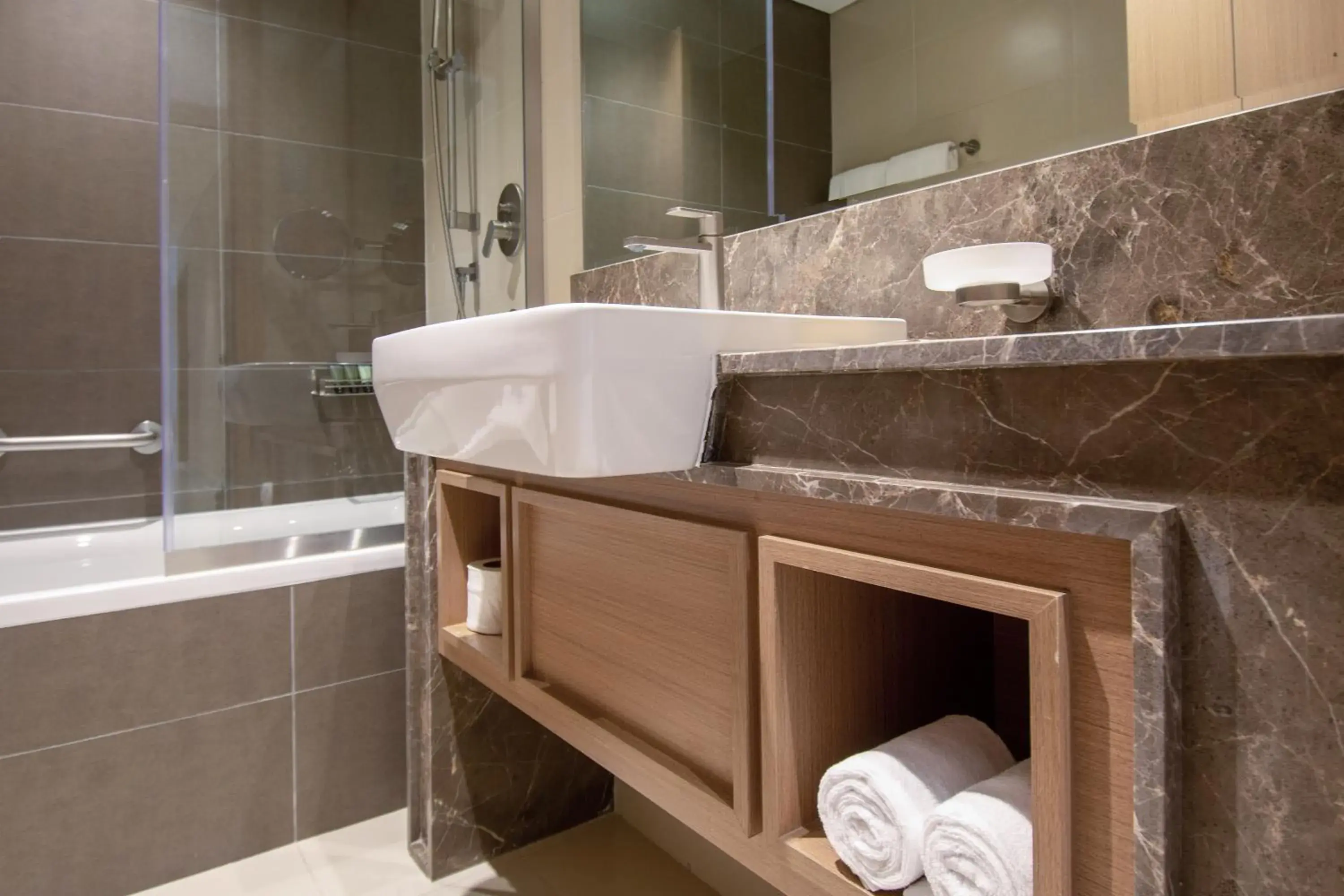 Premium Two-Bedroom Apartment - Inclusive of complimentary shuttle bus to Deira City Center & Dubai Festival City Mall in Jood Hotel Apartments Premium Two-Bedroom Apartment - Inclusive of complimentary shuttle bus to Deira City Center & Dubai Festival City Mall in Jood Hotel Apartments