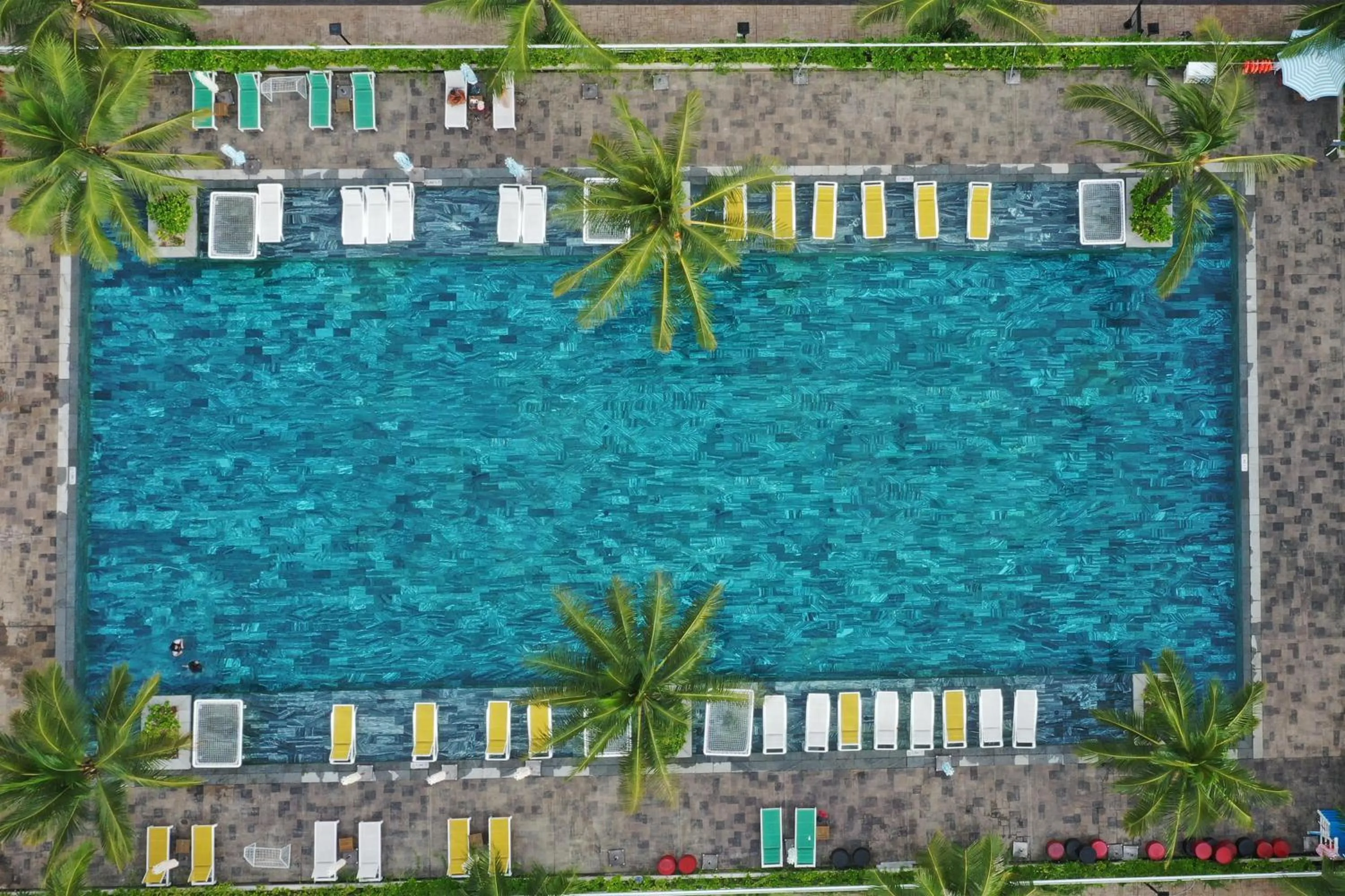 Swimming pool in Golden Dragon Hotel