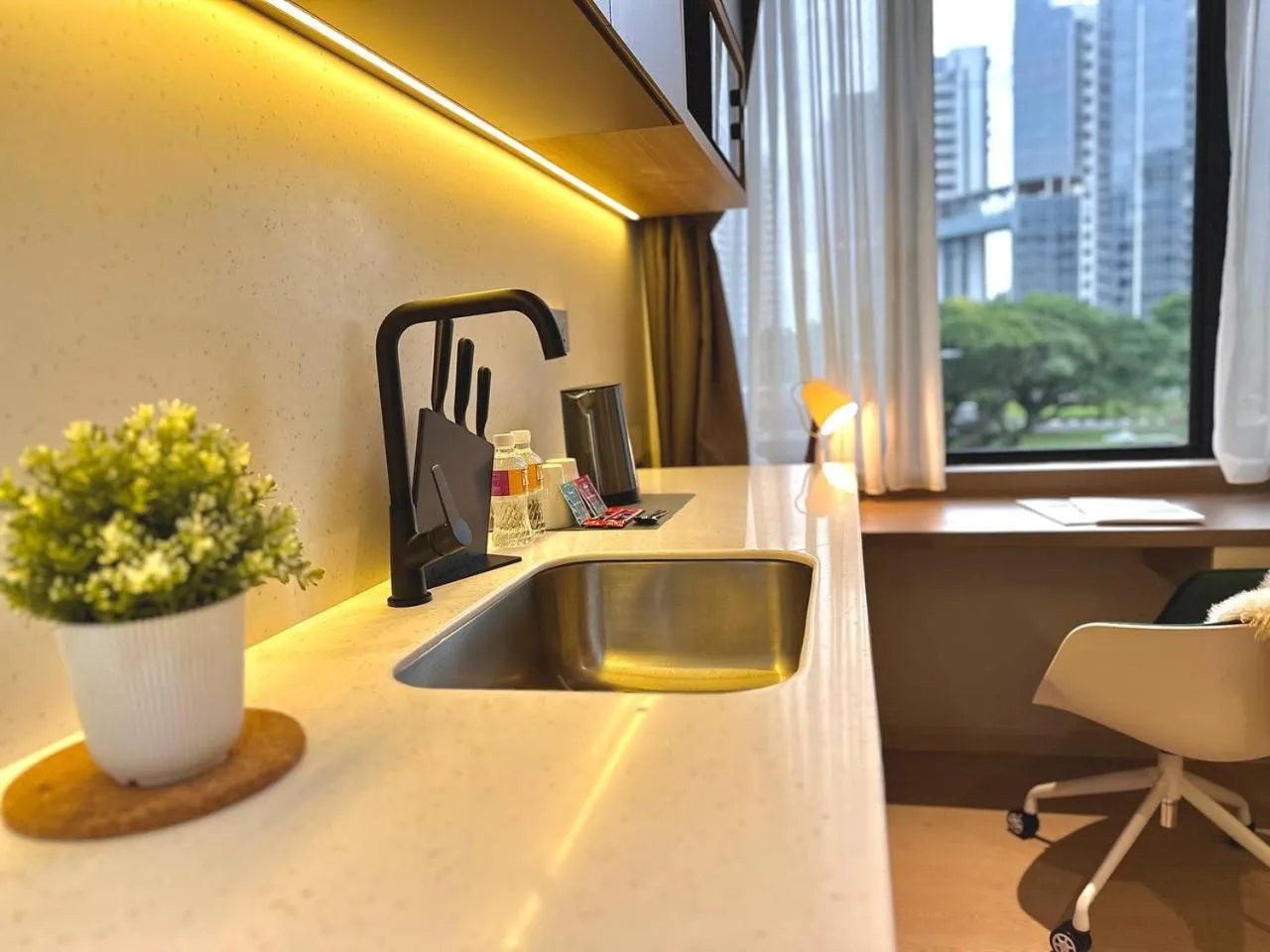 Kitchen or kitchenette in ISA Hotel Amber Road