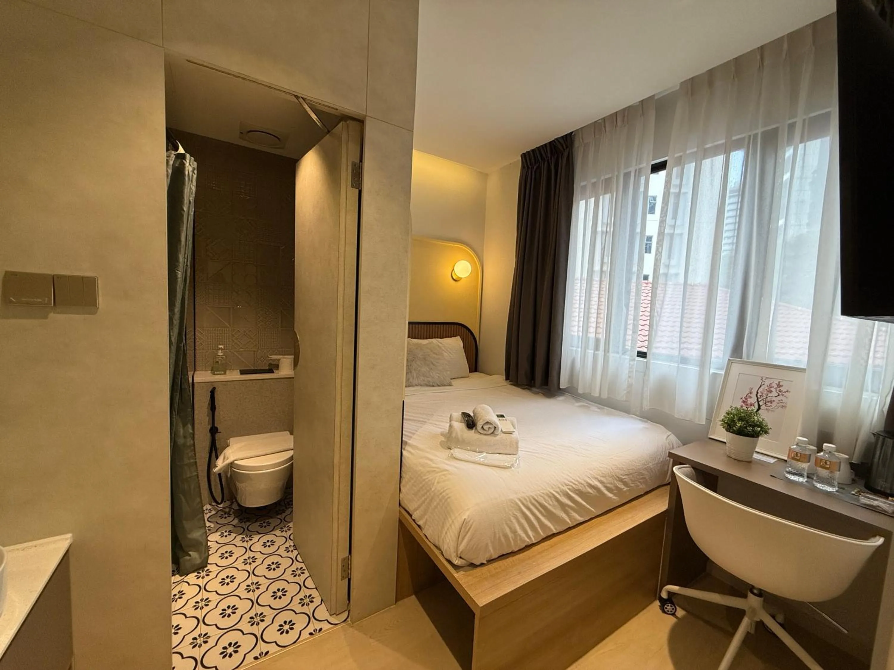 Bathroom, Bed in ISA Hotel Amber Road