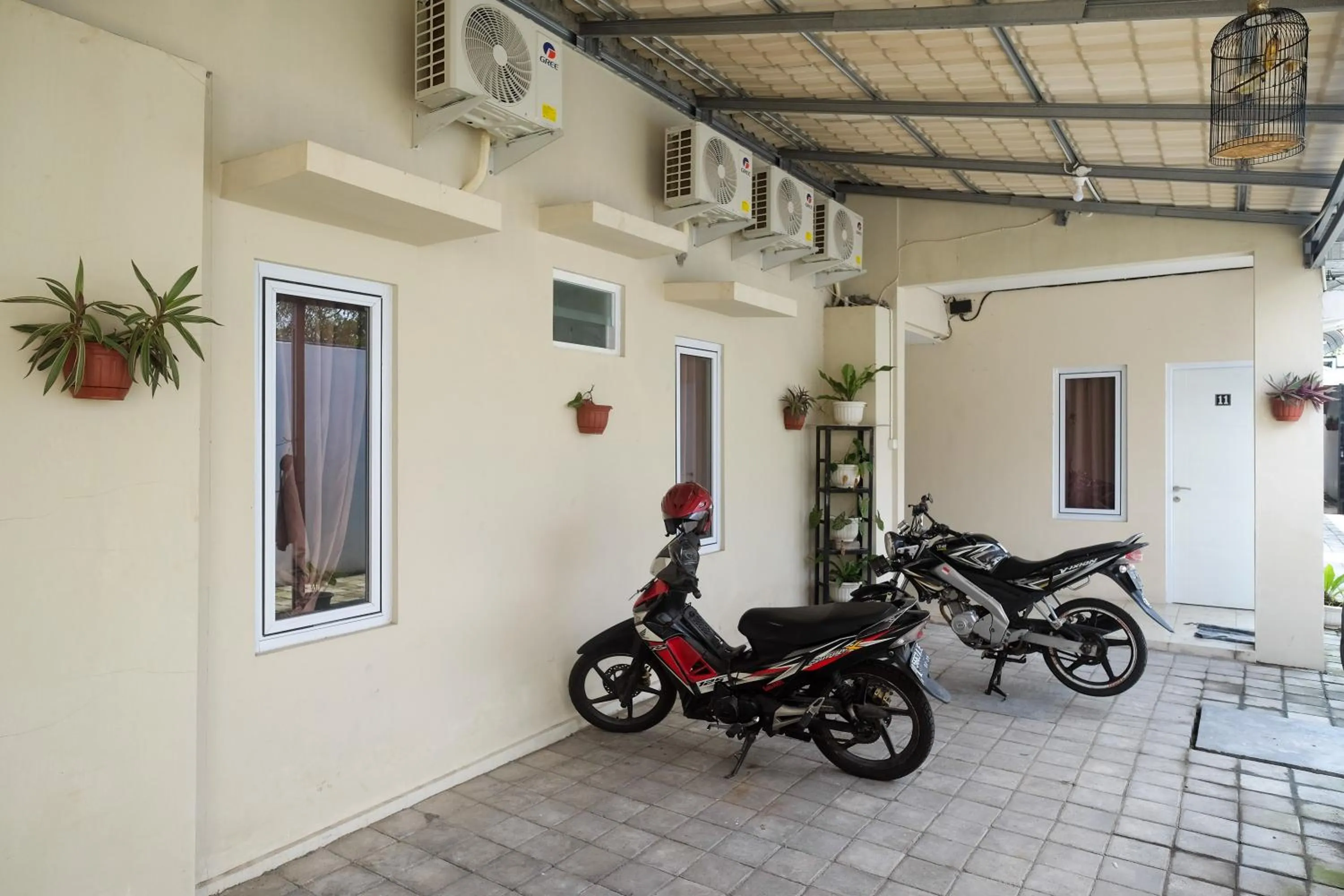 Property building in RedDoorz Plus near RS JIH Solo