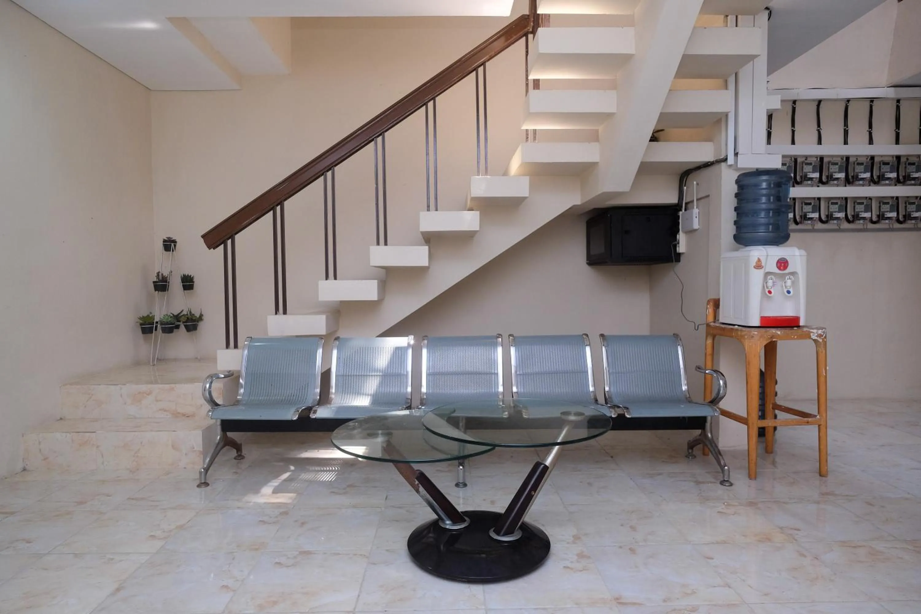 Seating area in RedDoorz Plus near RS JIH Solo