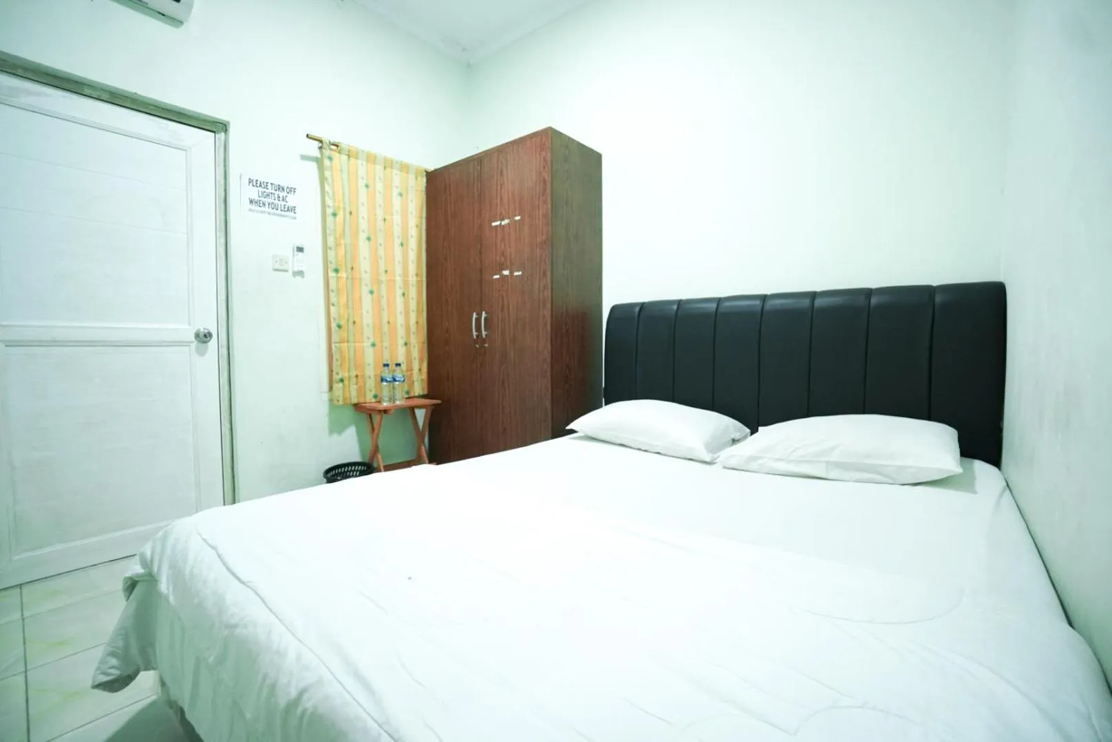 Bedroom, Bed in Mahkota Sivali near Soekarno Hatta Airport Mitra RedDoorz
