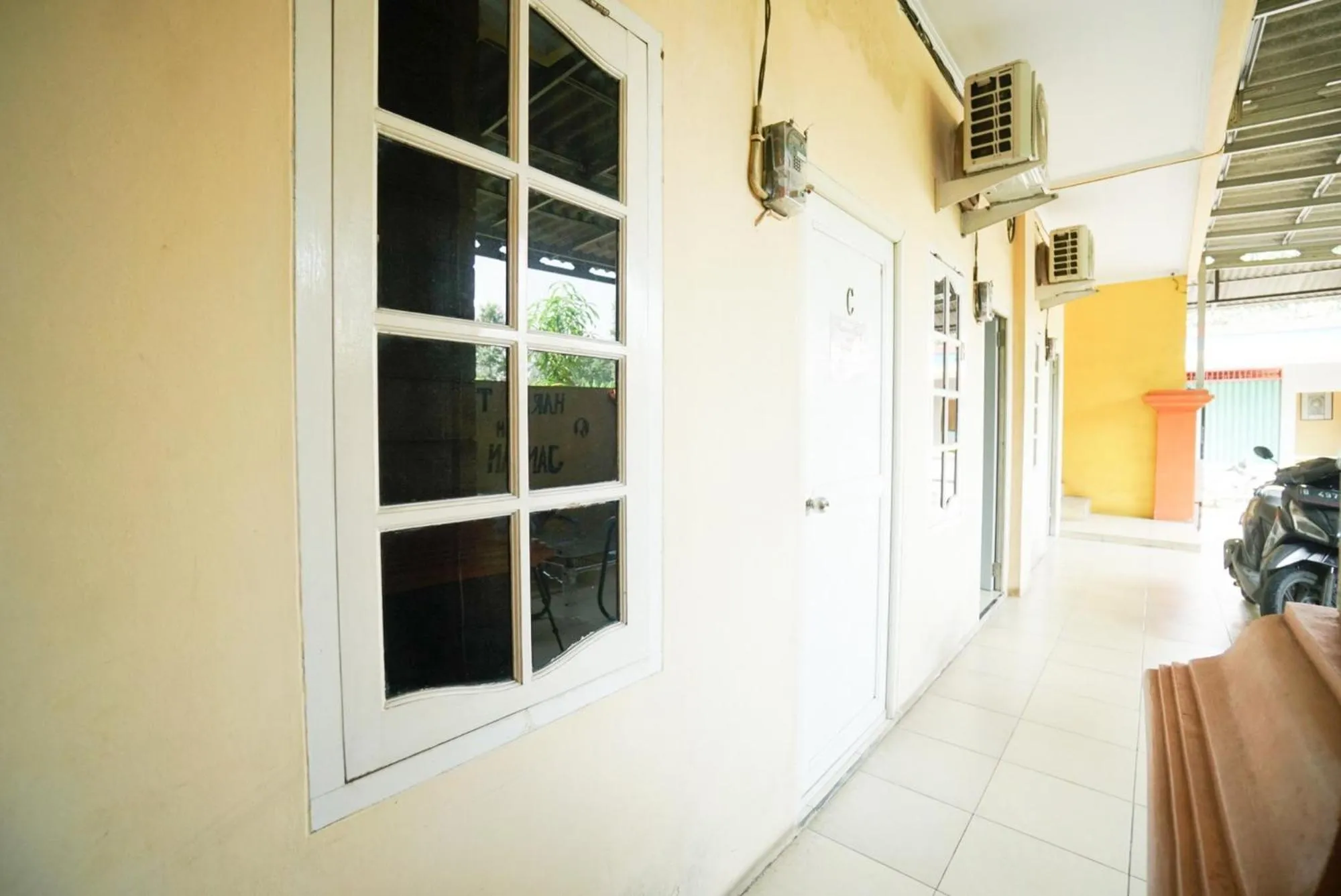Property building in Mahkota Sivali near Soekarno Hatta Airport Mitra RedDoorz