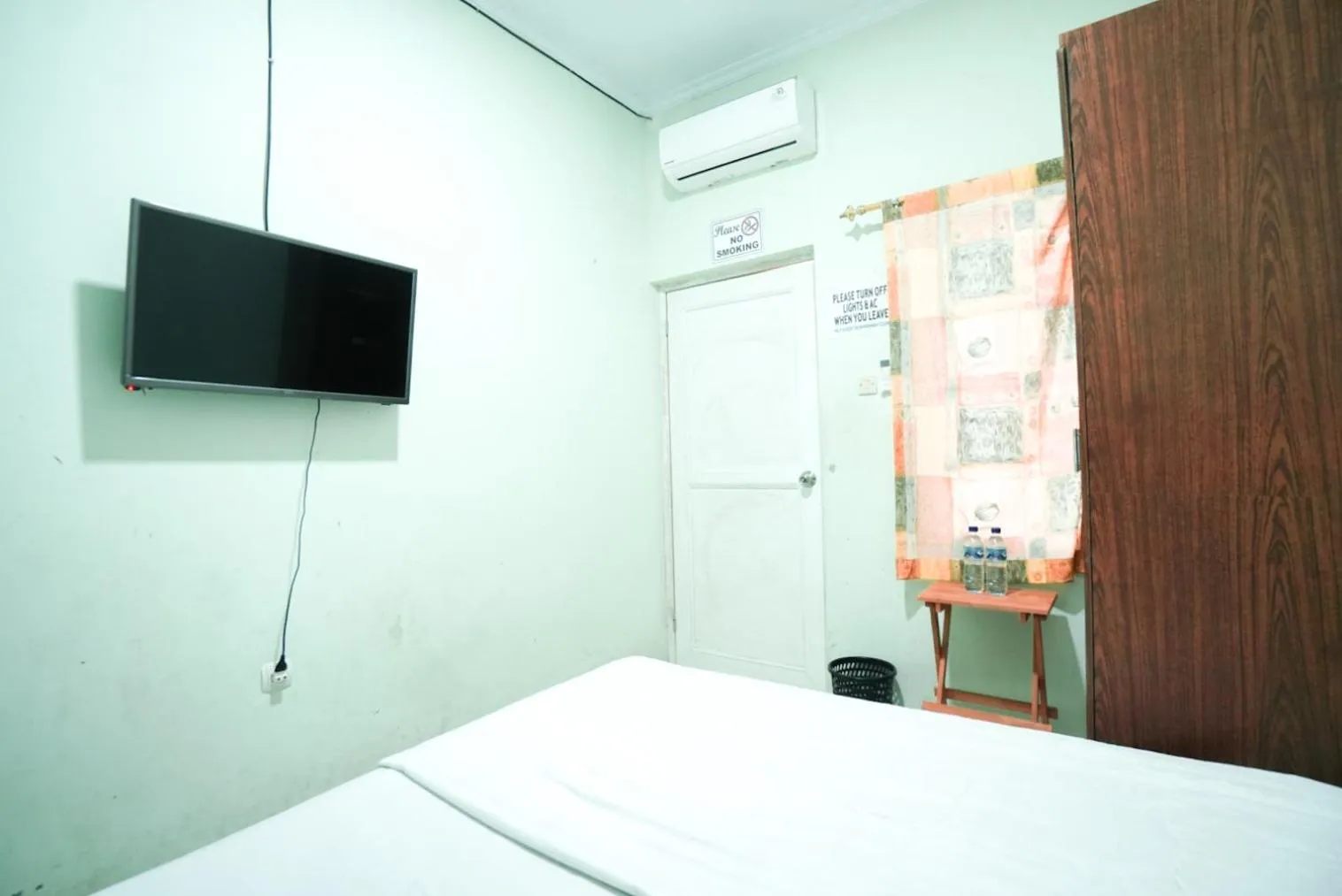 Bedroom, Bed in Mahkota Sivali near Soekarno Hatta Airport Mitra RedDoorz