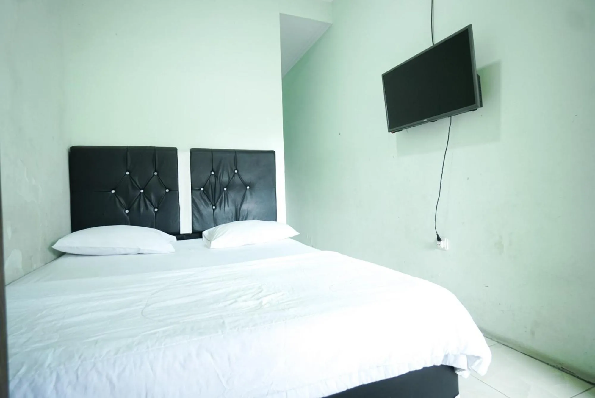 Bedroom, Bed in Mahkota Sivali near Soekarno Hatta Airport Mitra RedDoorz
