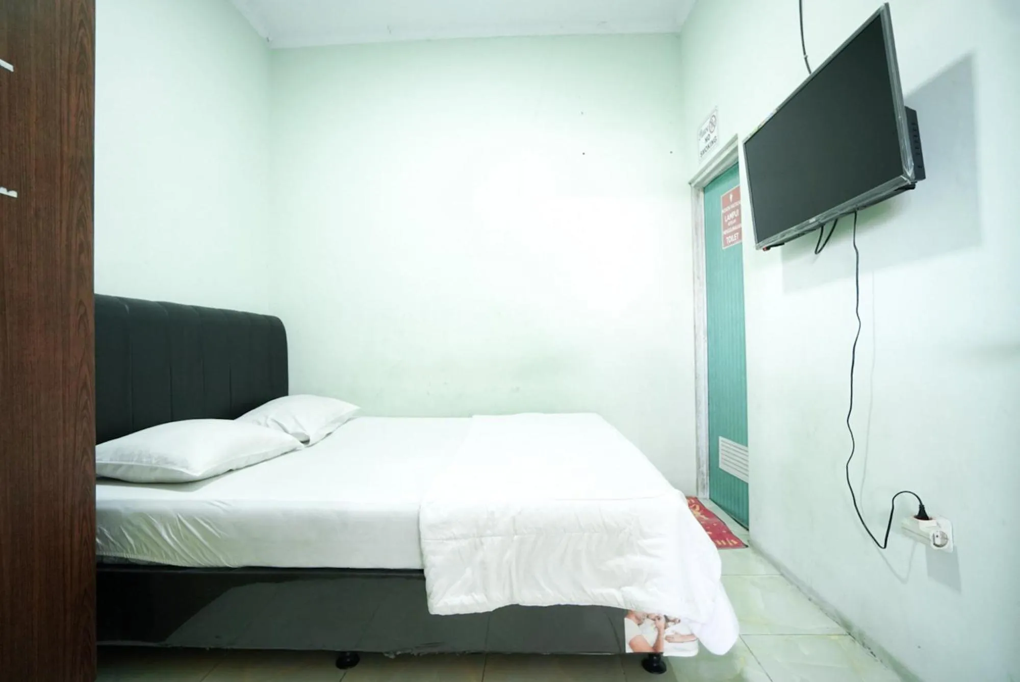 Bedroom, Bed in Mahkota Sivali near Soekarno Hatta Airport Mitra RedDoorz