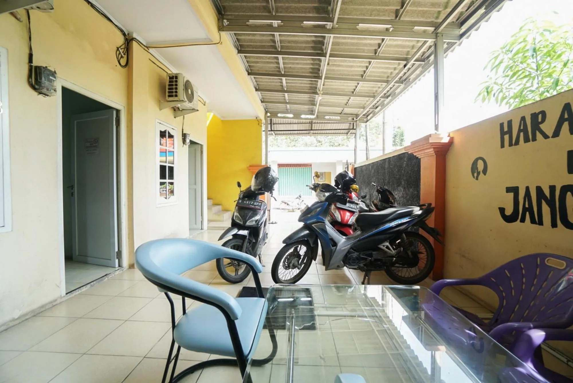 Property building in Mahkota Sivali near Soekarno Hatta Airport Mitra RedDoorz