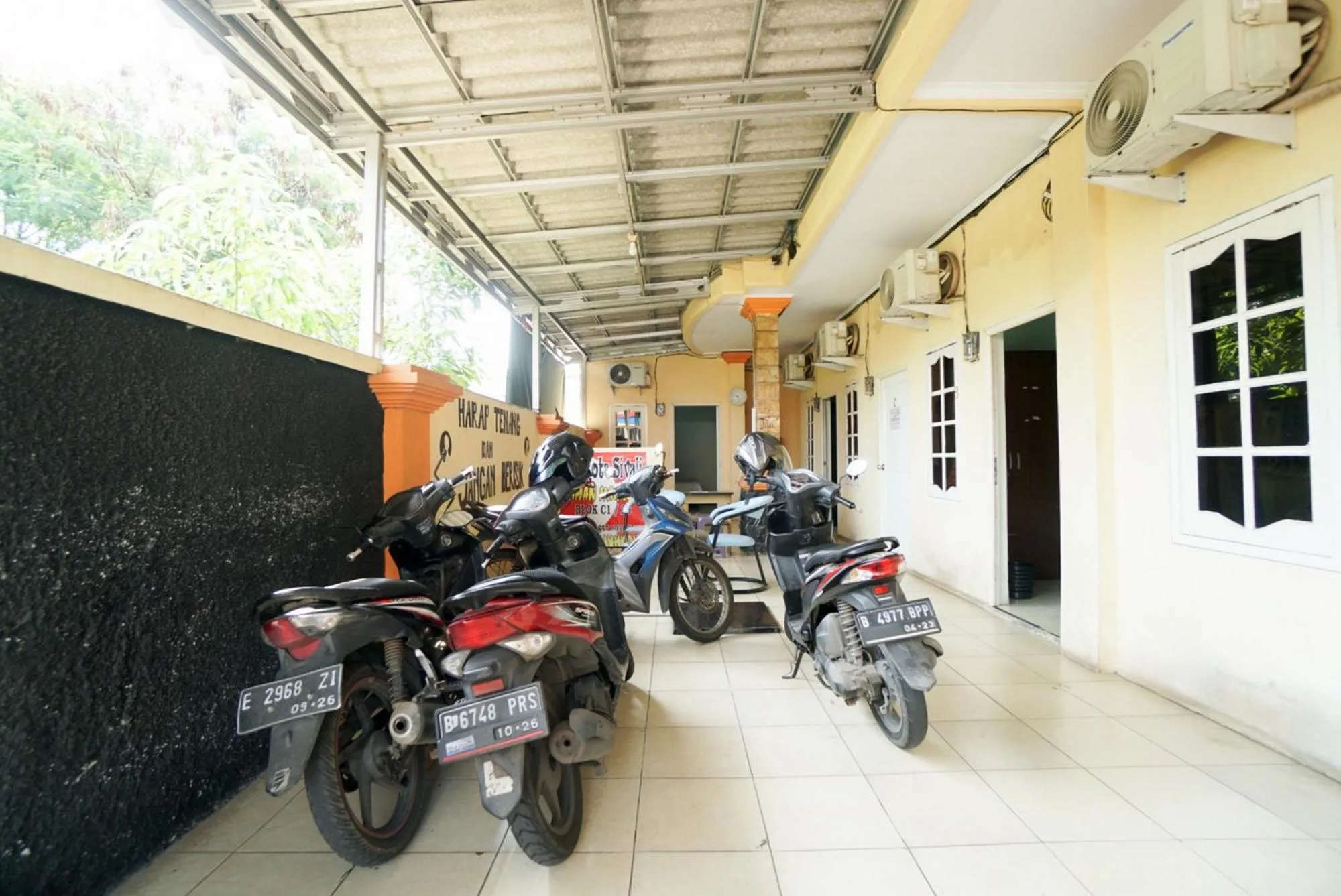 Property building in Mahkota Sivali near Soekarno Hatta Airport Mitra RedDoorz