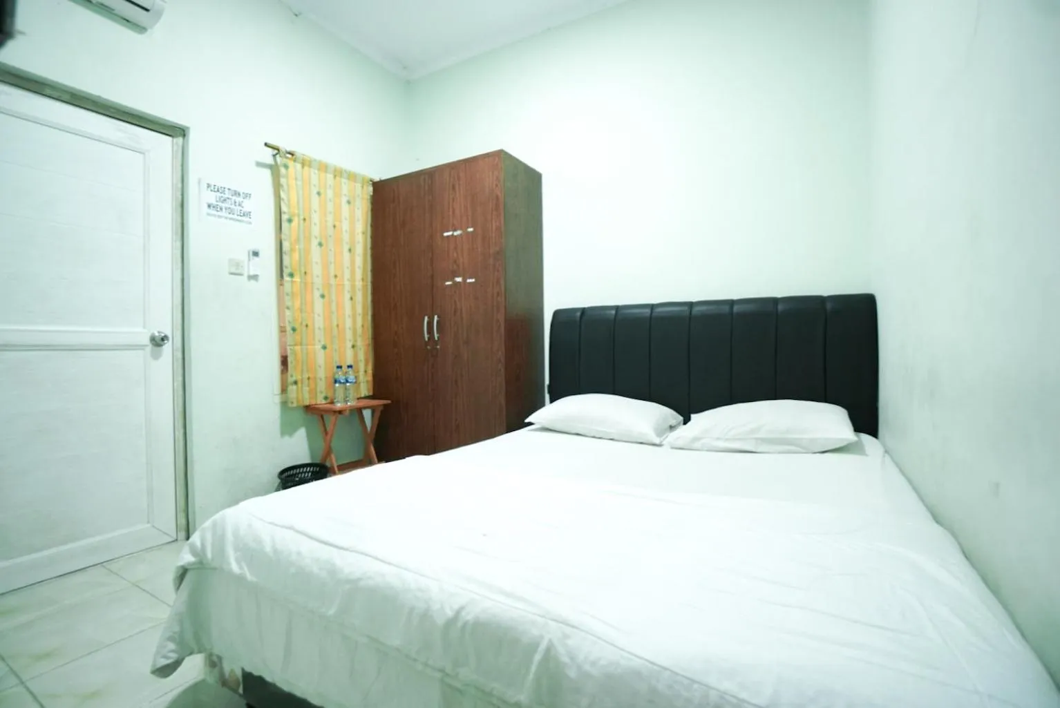 Bedroom, Bed in Mahkota Sivali near Soekarno Hatta Airport Mitra RedDoorz