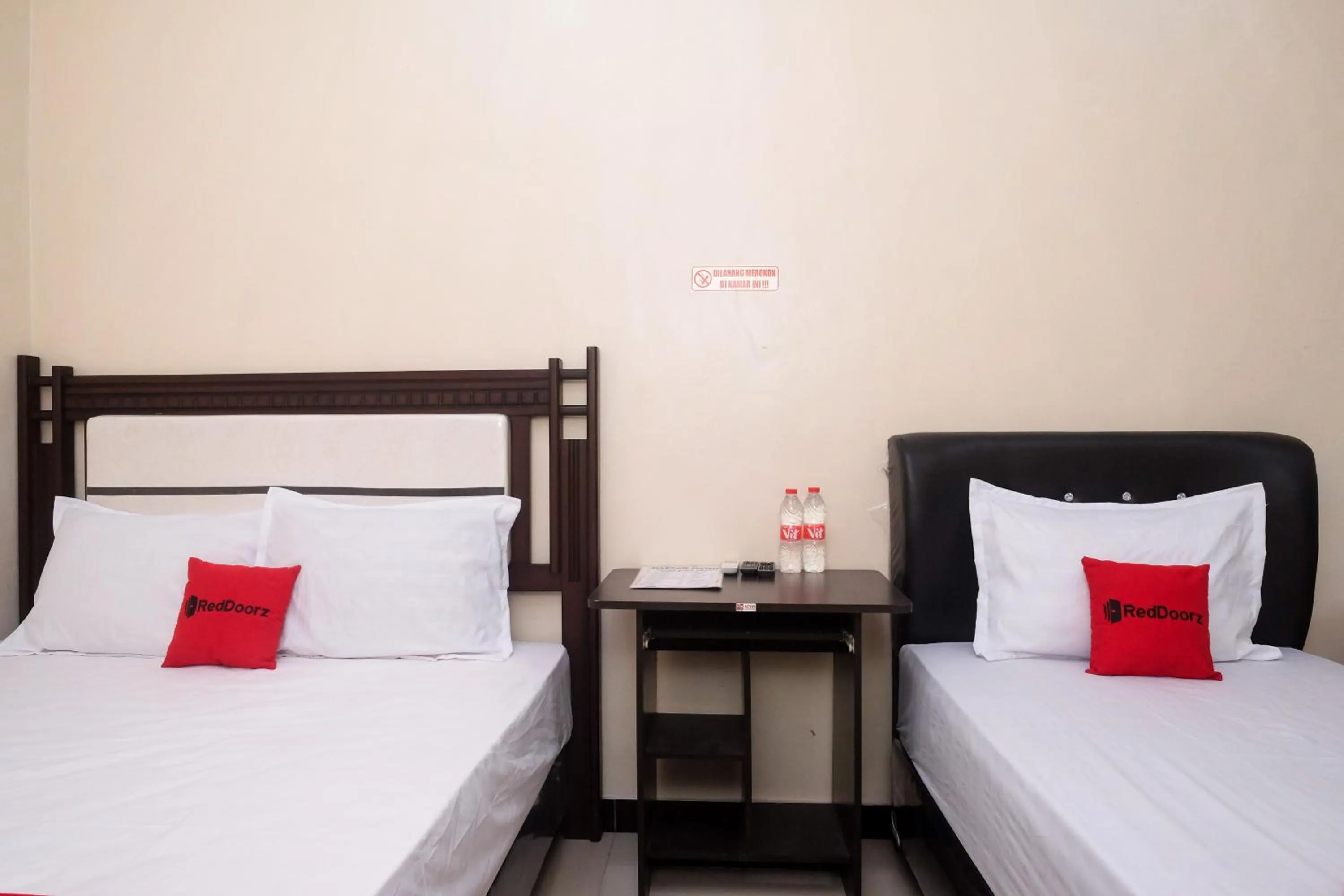 Bedroom, Bed in RedDoorz Syariah near Exit Toll Palur