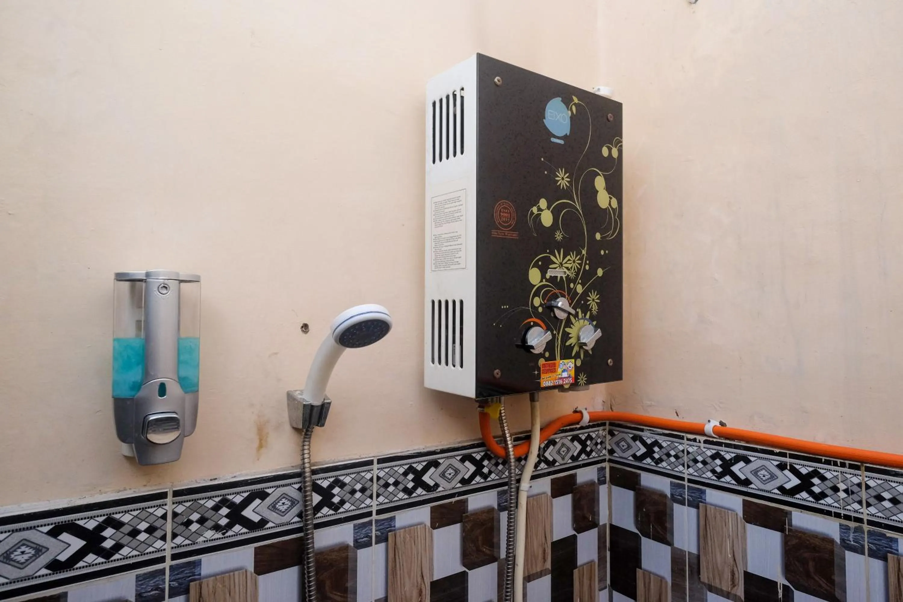 Bathroom in RedDoorz Syariah near Exit Toll Palur