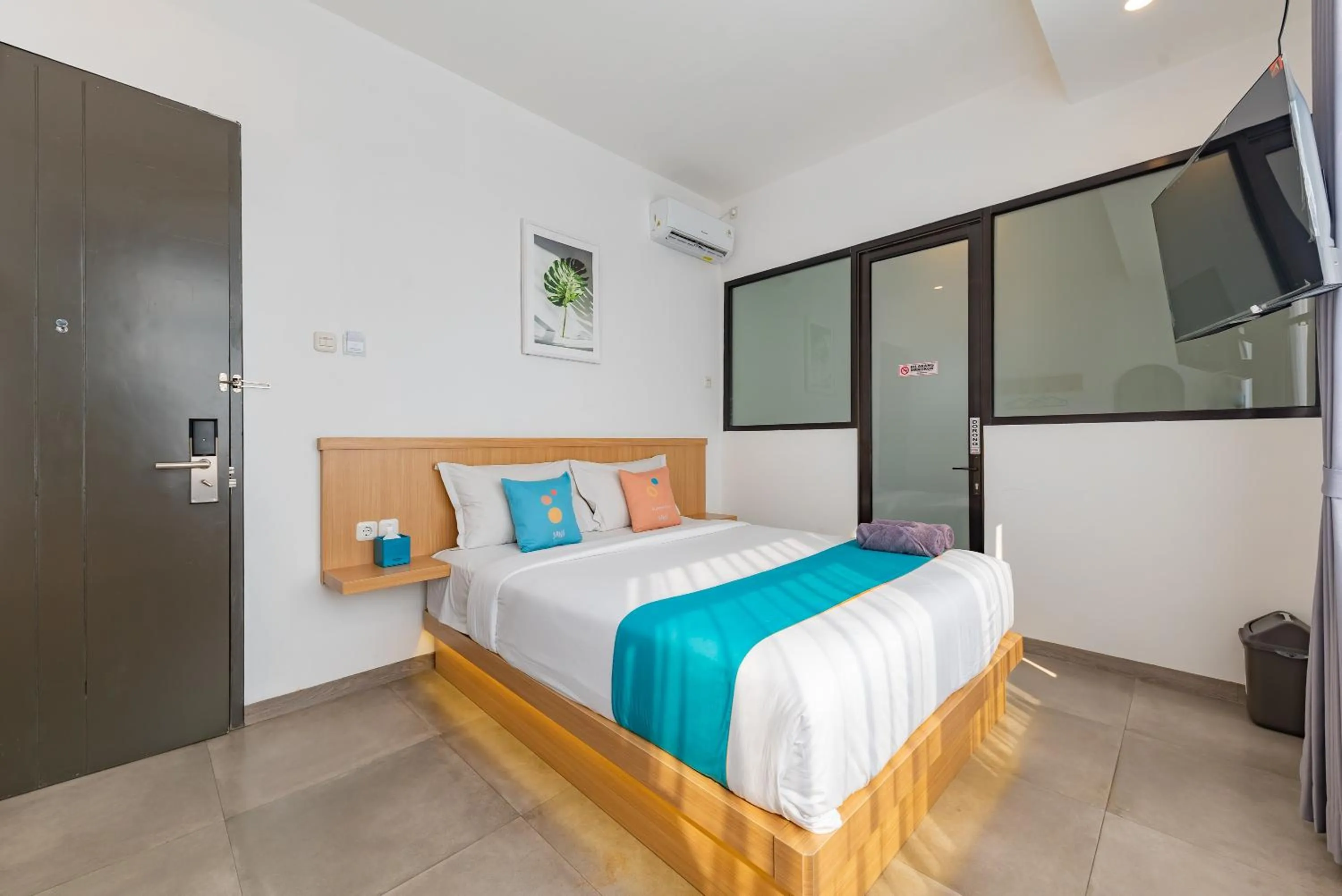 Bedroom, Bed in Sans Hotel Bobosini Malang by RedDoorz