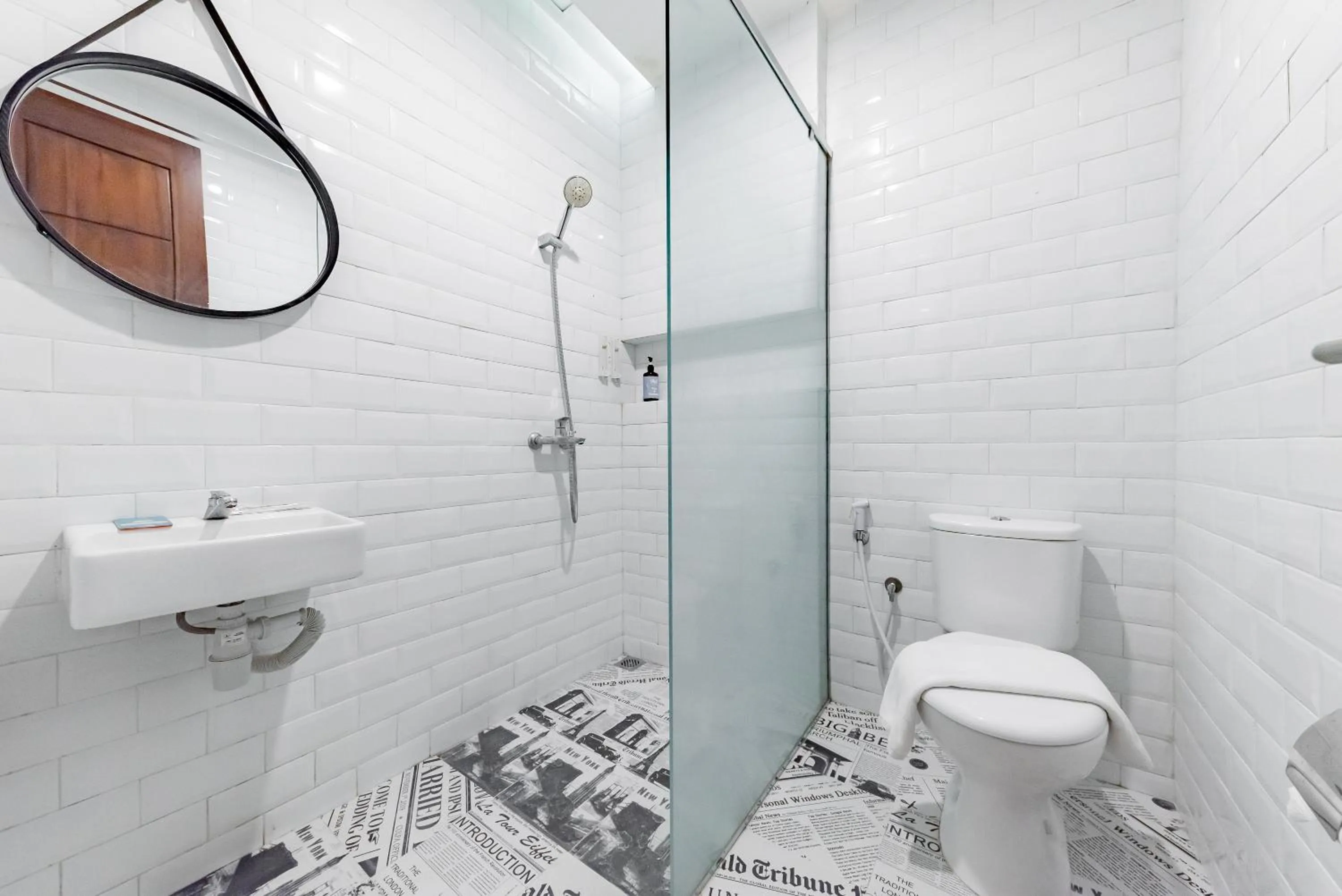 Bathroom in Sans Hotel Bobosini Malang by RedDoorz