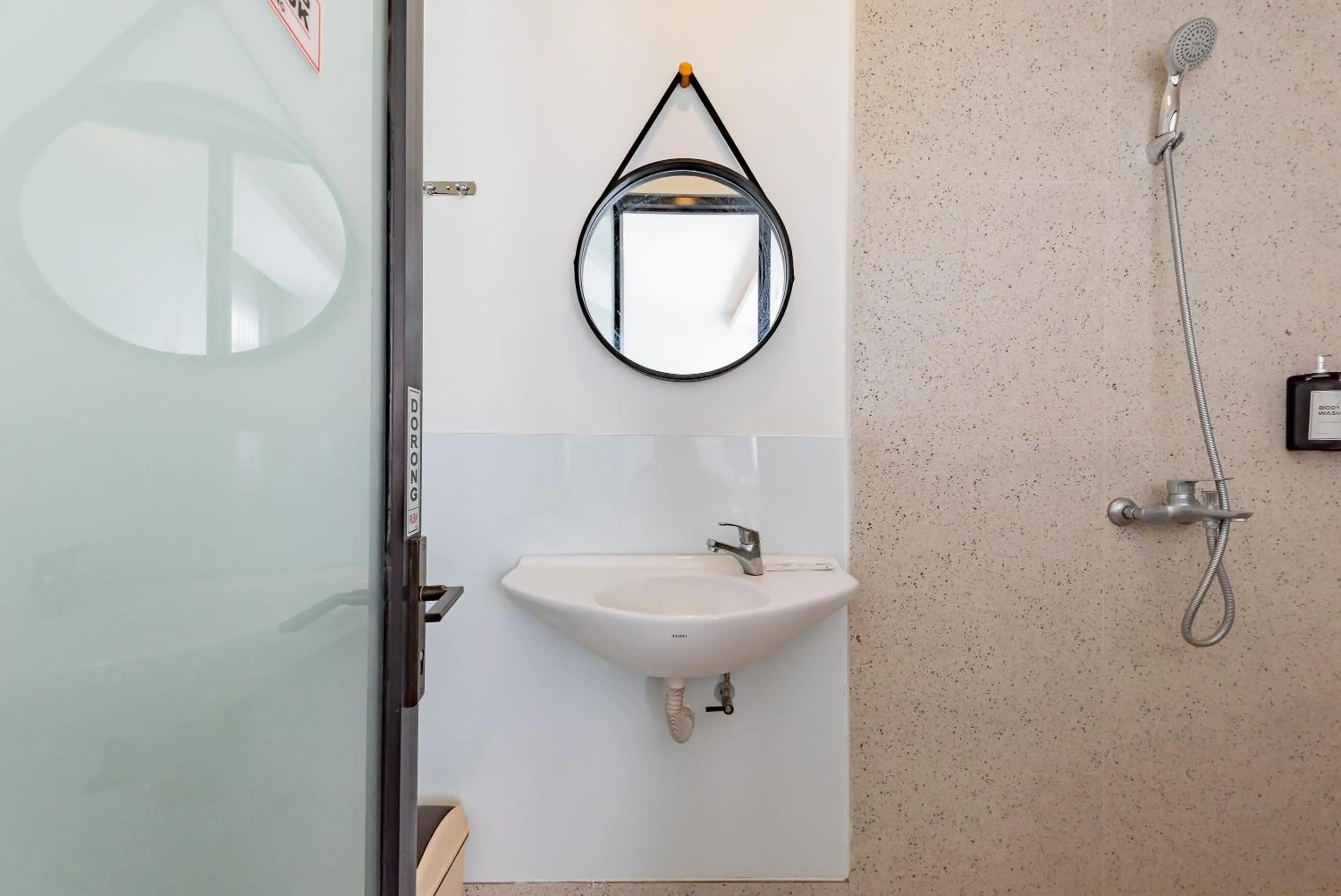 Bathroom in Sans Hotel Bobosini Malang by RedDoorz