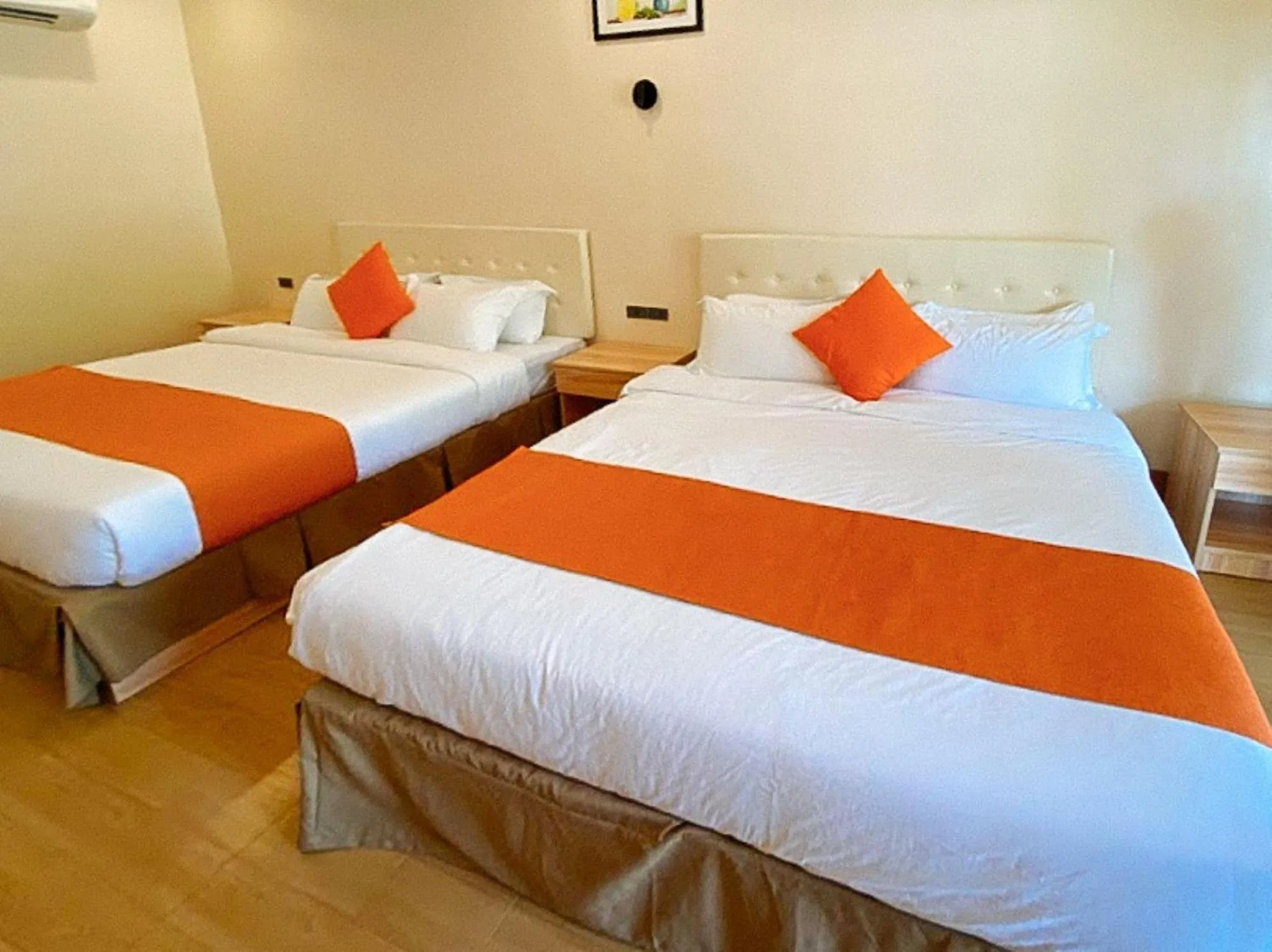Bed in RedDoorz Premium at Ocean Heaven Resort Cebu