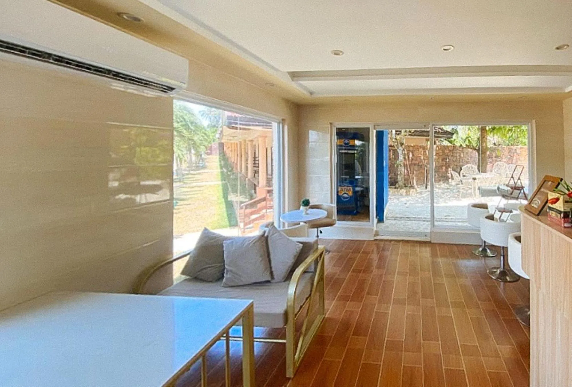 Seating area in RedDoorz Premium at Ocean Heaven Resort Cebu