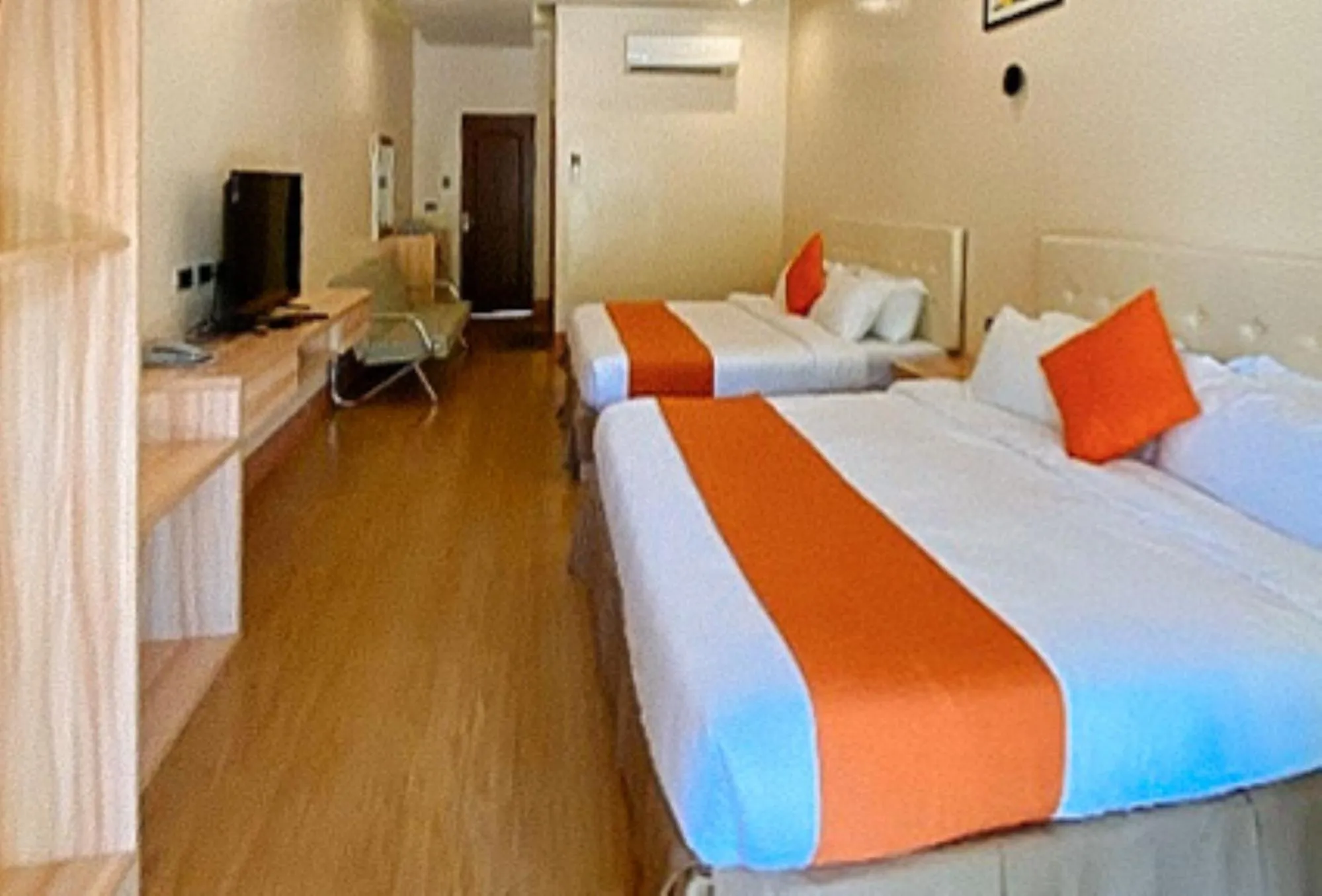 Bed in RedDoorz Premium at Ocean Heaven Resort Cebu