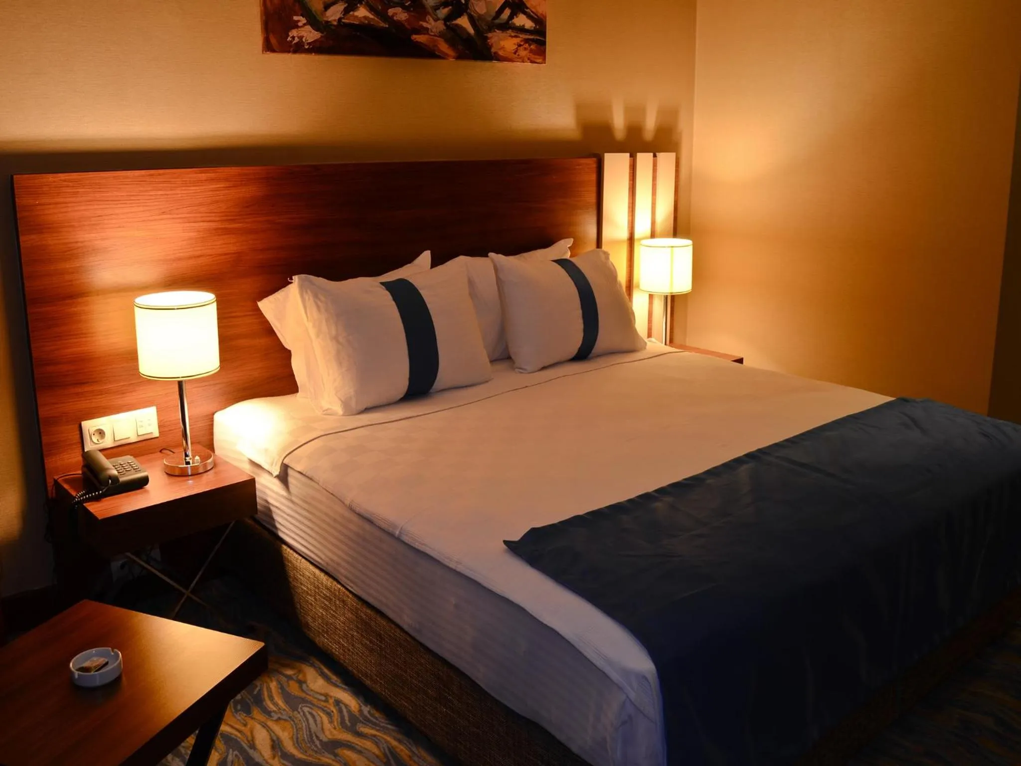 Photo of the whole room, Bed in Norton Hotel