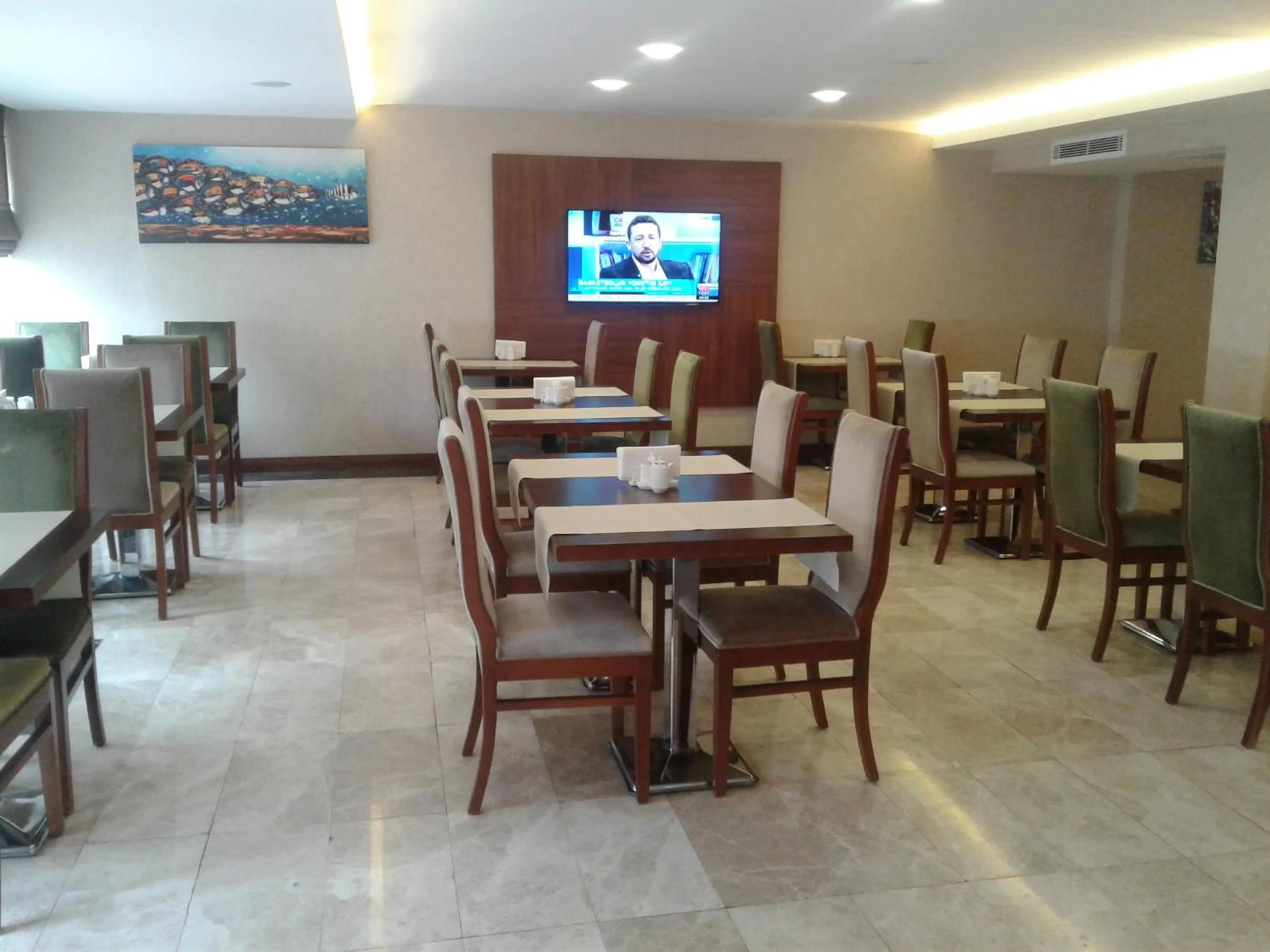 Restaurant/places to eat in Norton Hotel