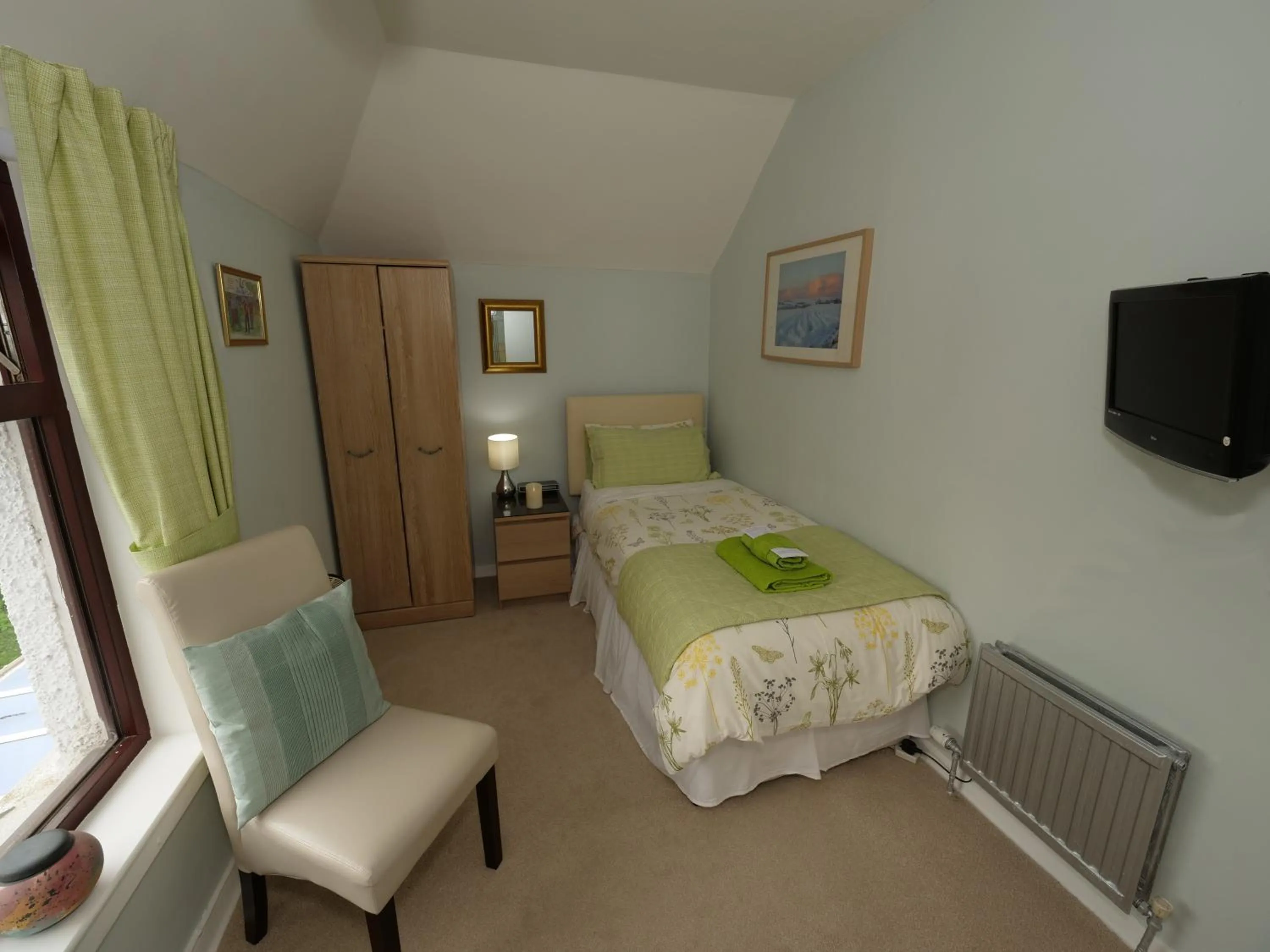 Photo of the whole room, Bed in Belvedere