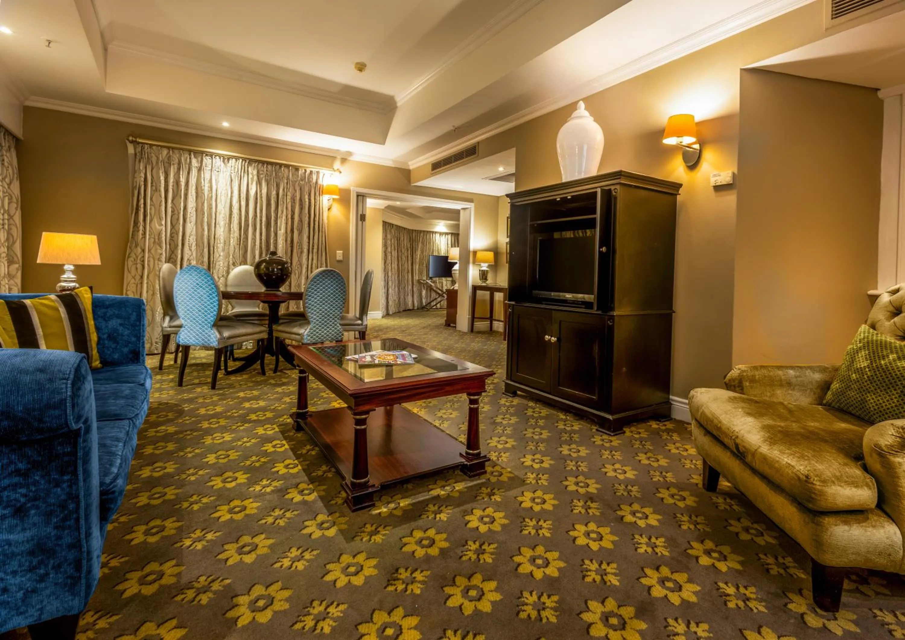 Living room in Hemingways Hotel