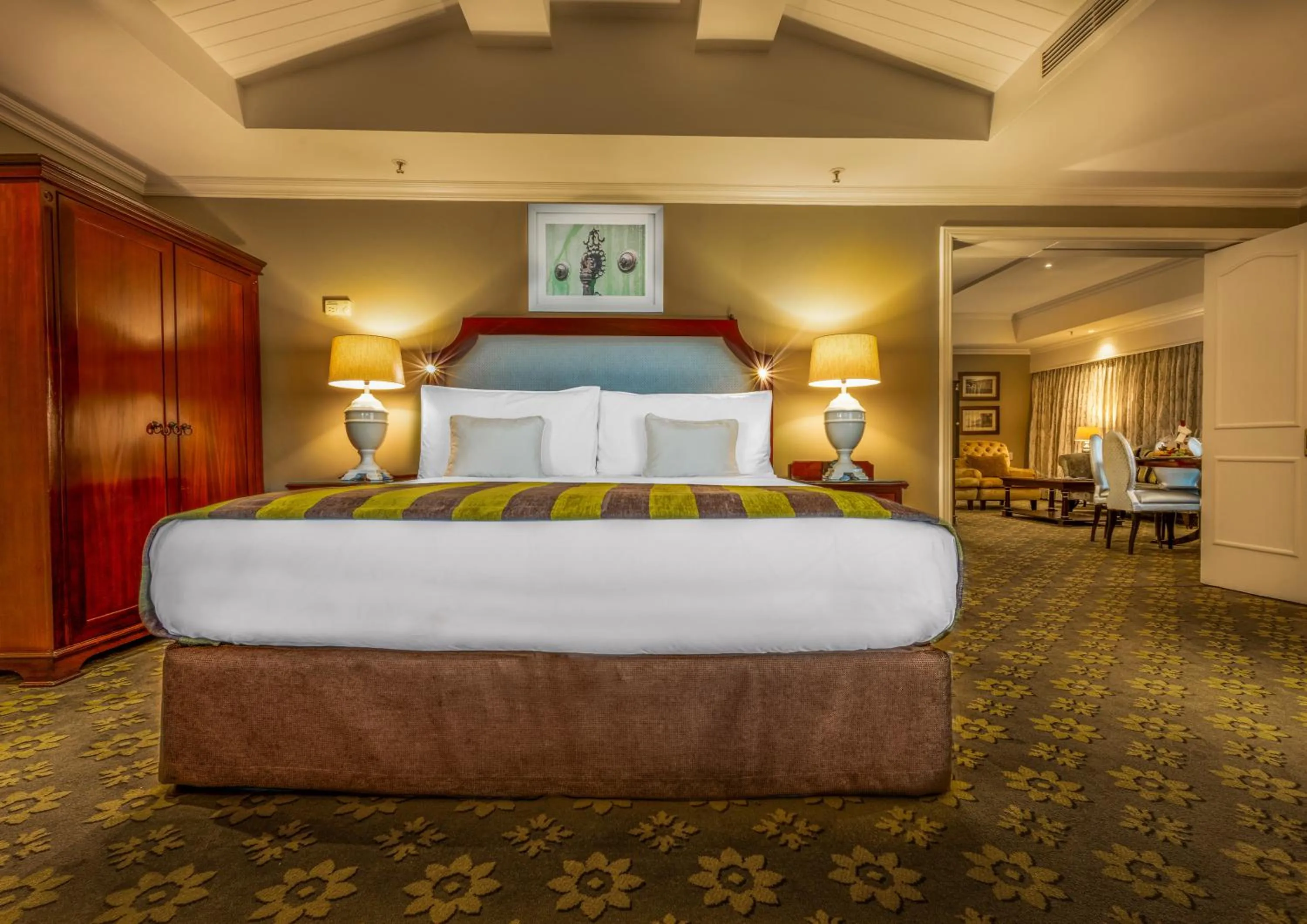 Bedroom, Bed in Hemingways Hotel