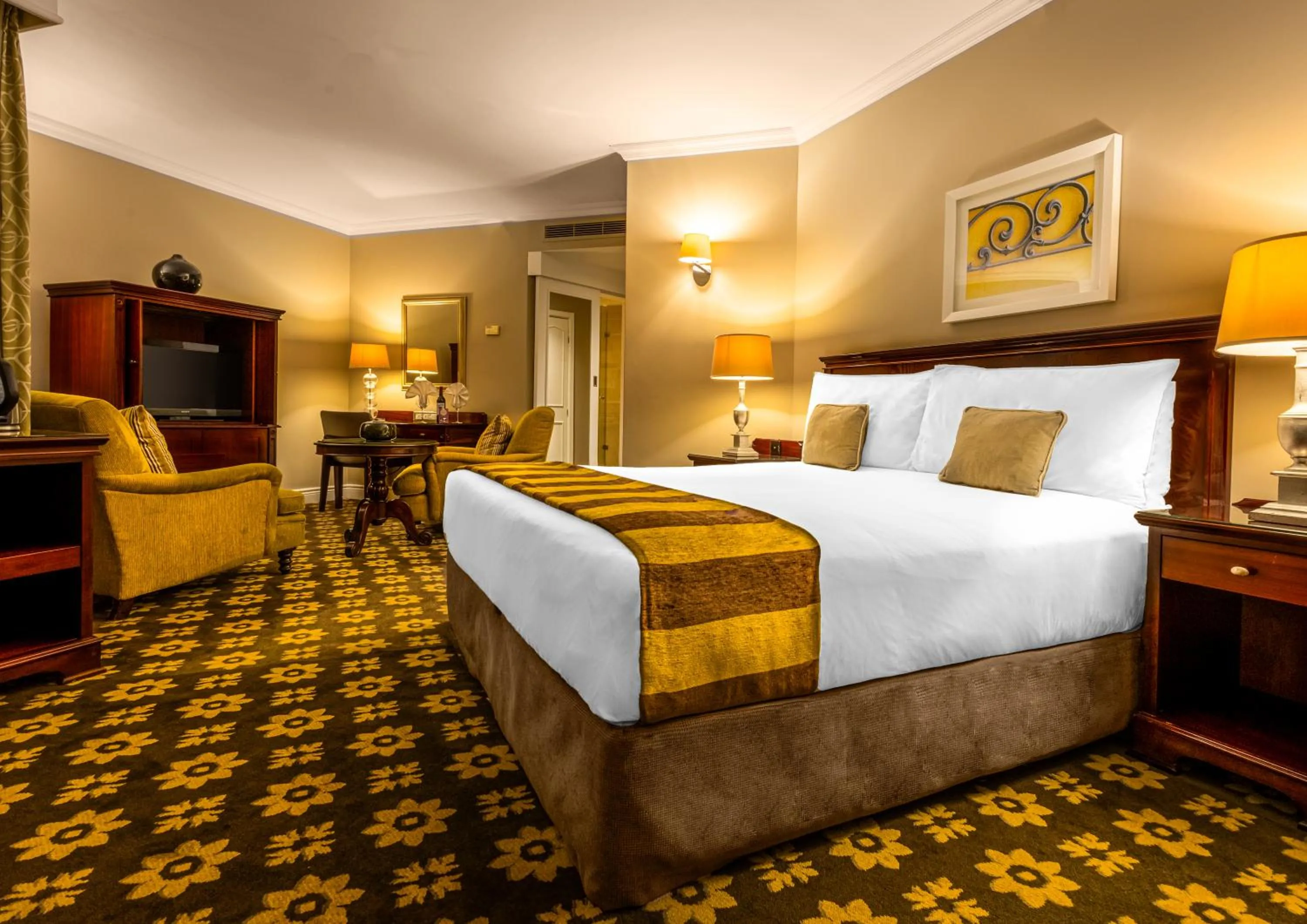 Bedroom, Bed in Hemingways Hotel