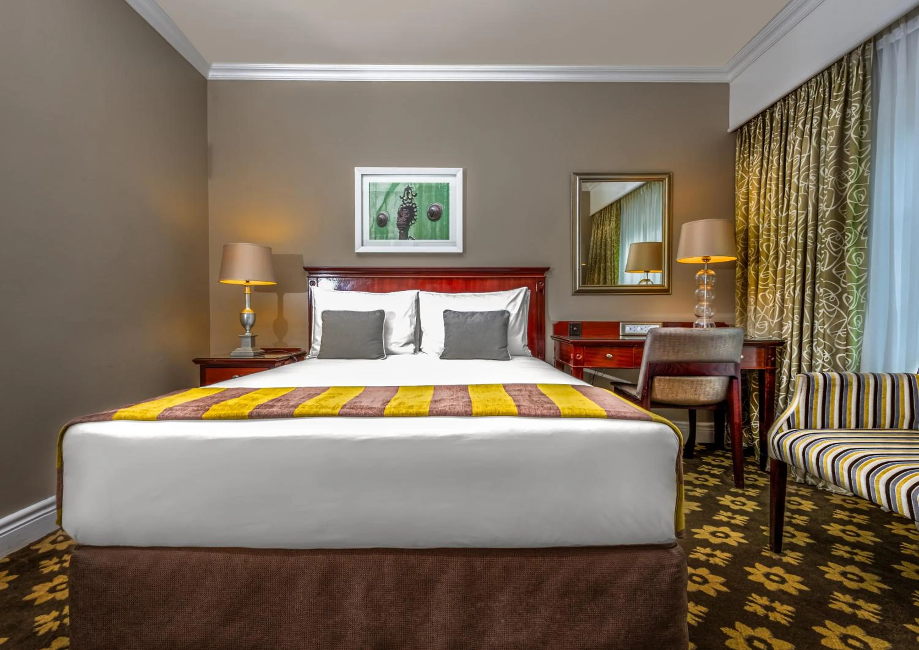 Bedroom, Bed in Hemingways Hotel