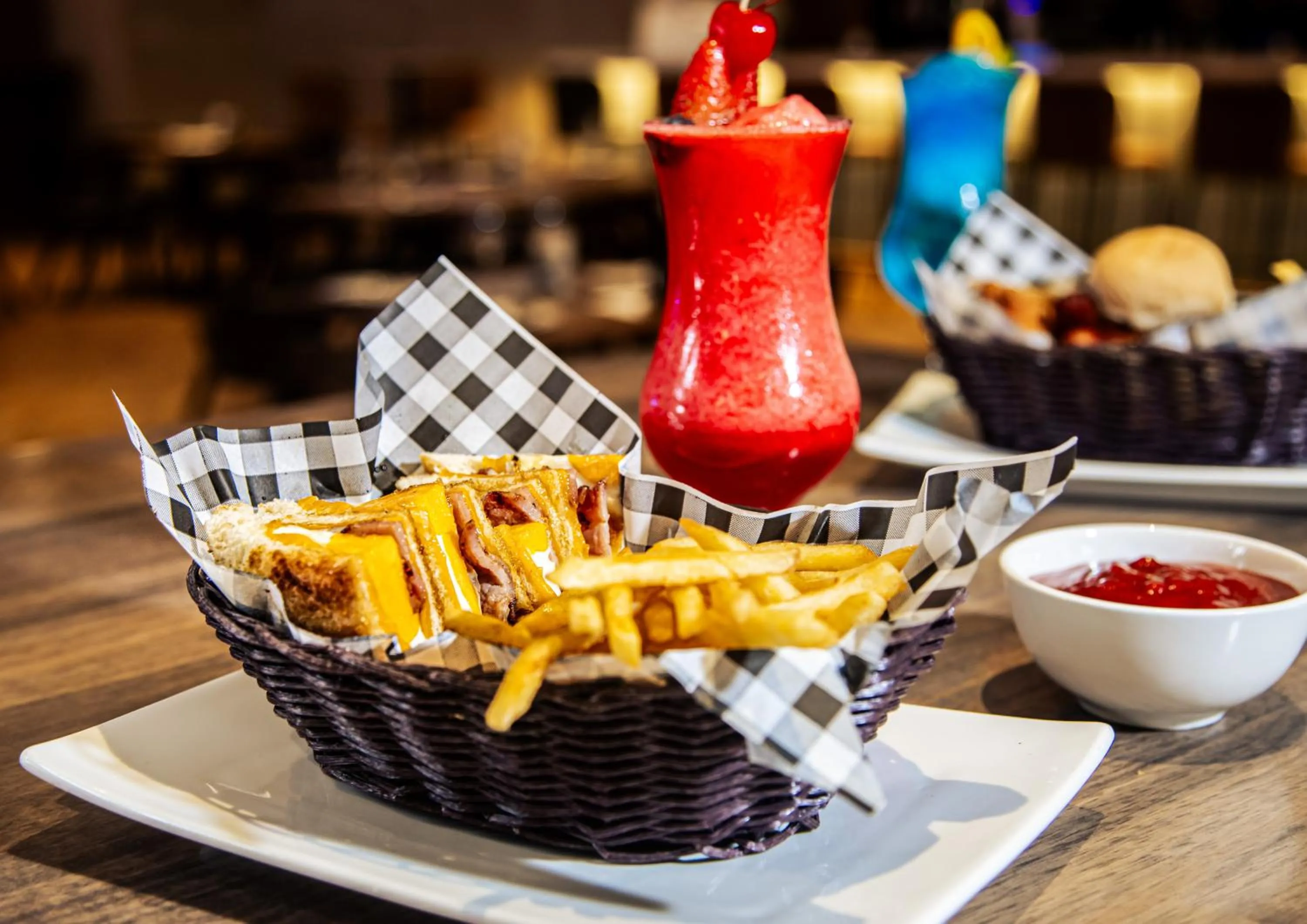 Restaurant/places to eat in Hemingways Hotel