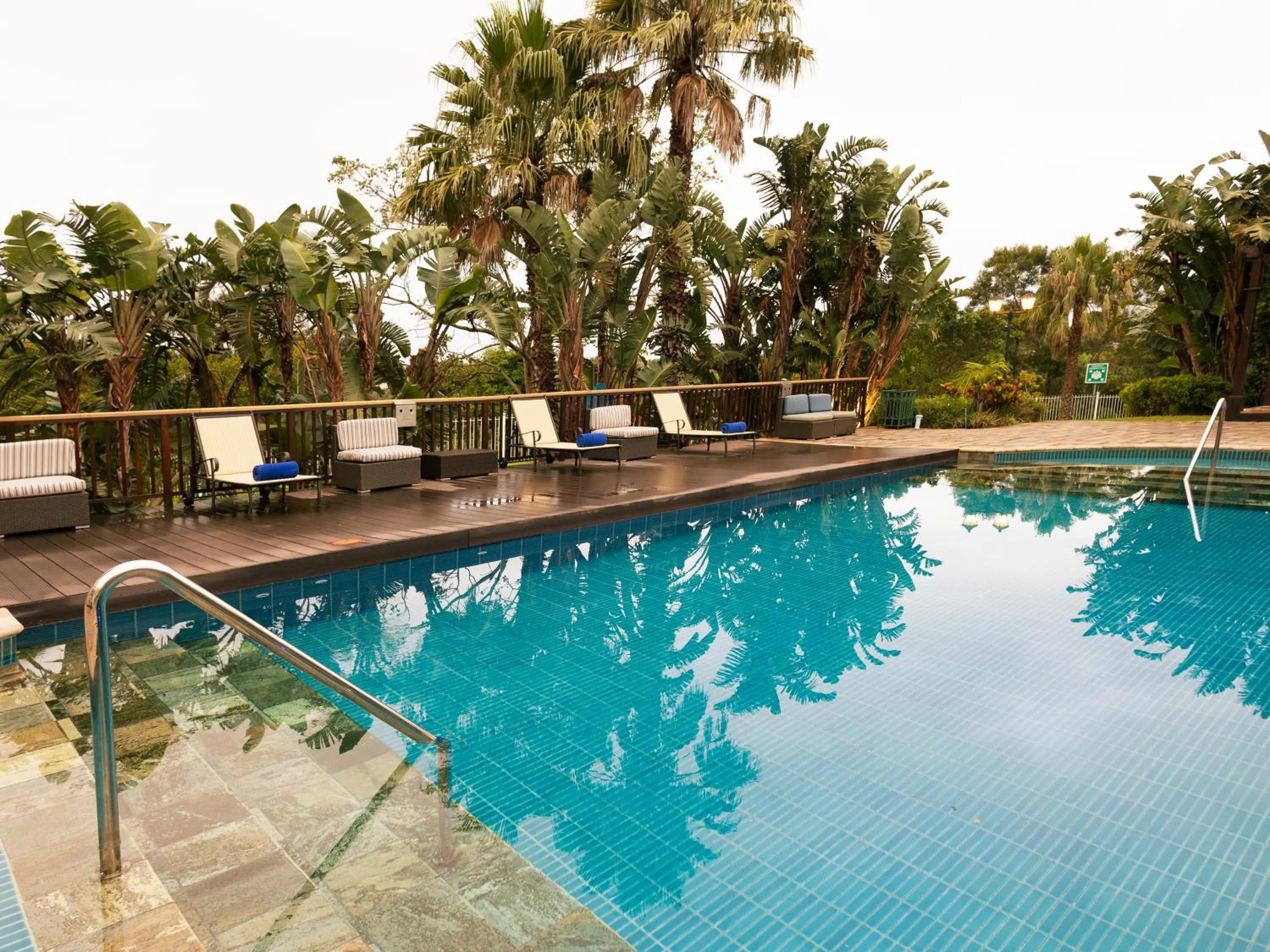 Swimming pool in Hemingways Hotel