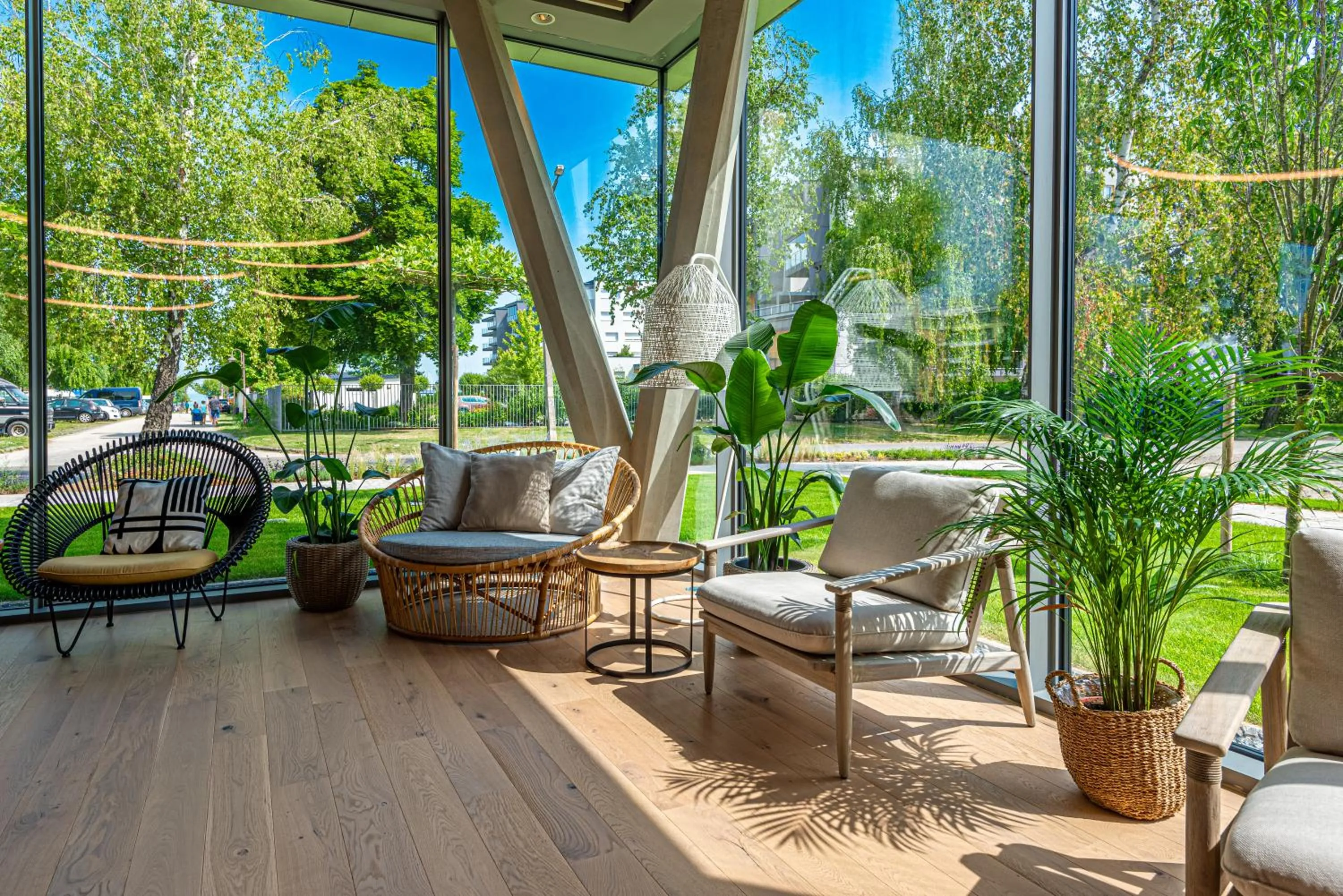 Lounge or bar in REED Boutique HOTEL & BISTRO