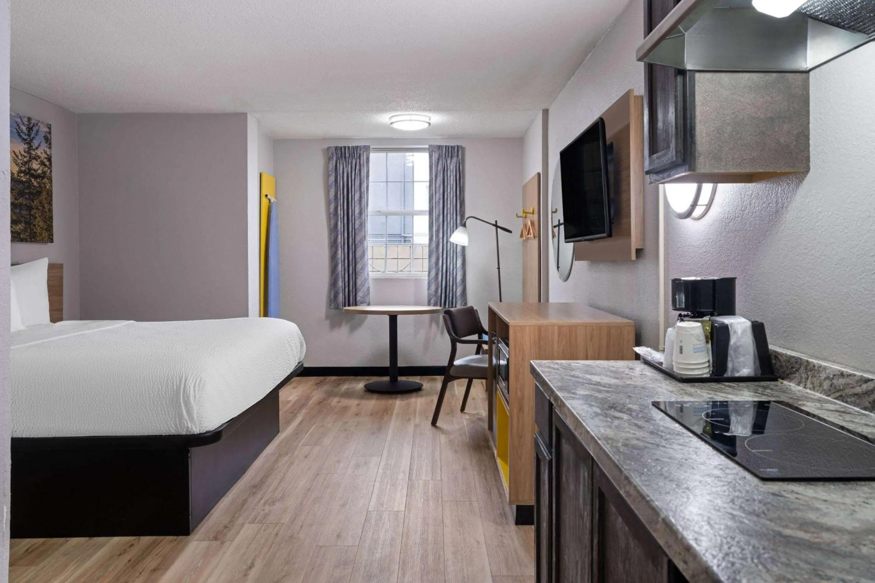 Photo of the whole room, Bed in Days Inn by Wyndham Salisbury, NC